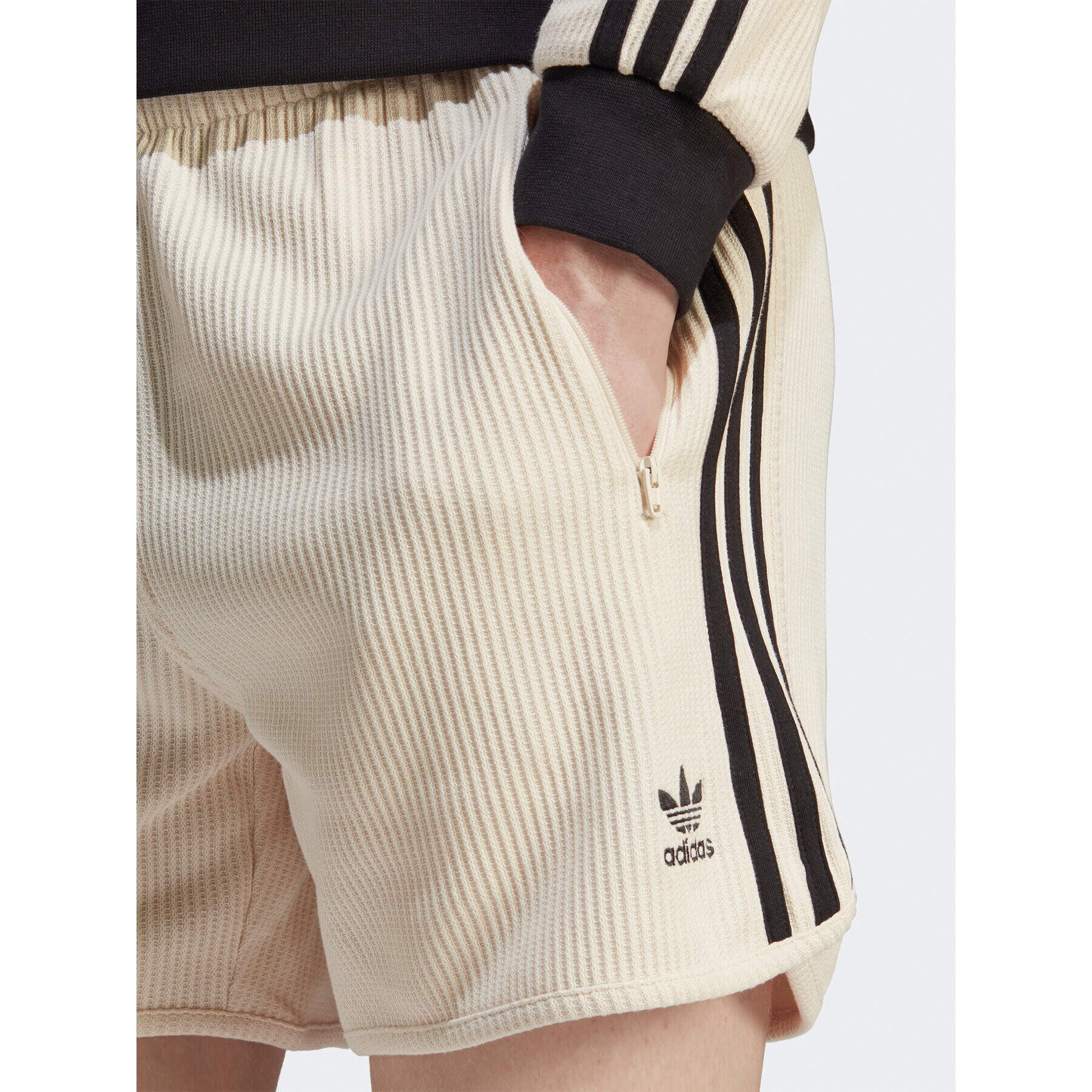 adidas Спортни шорти Adicolor Classics Waffle Shorts HA9310 Бежов Regular Fit - Pepit.bg