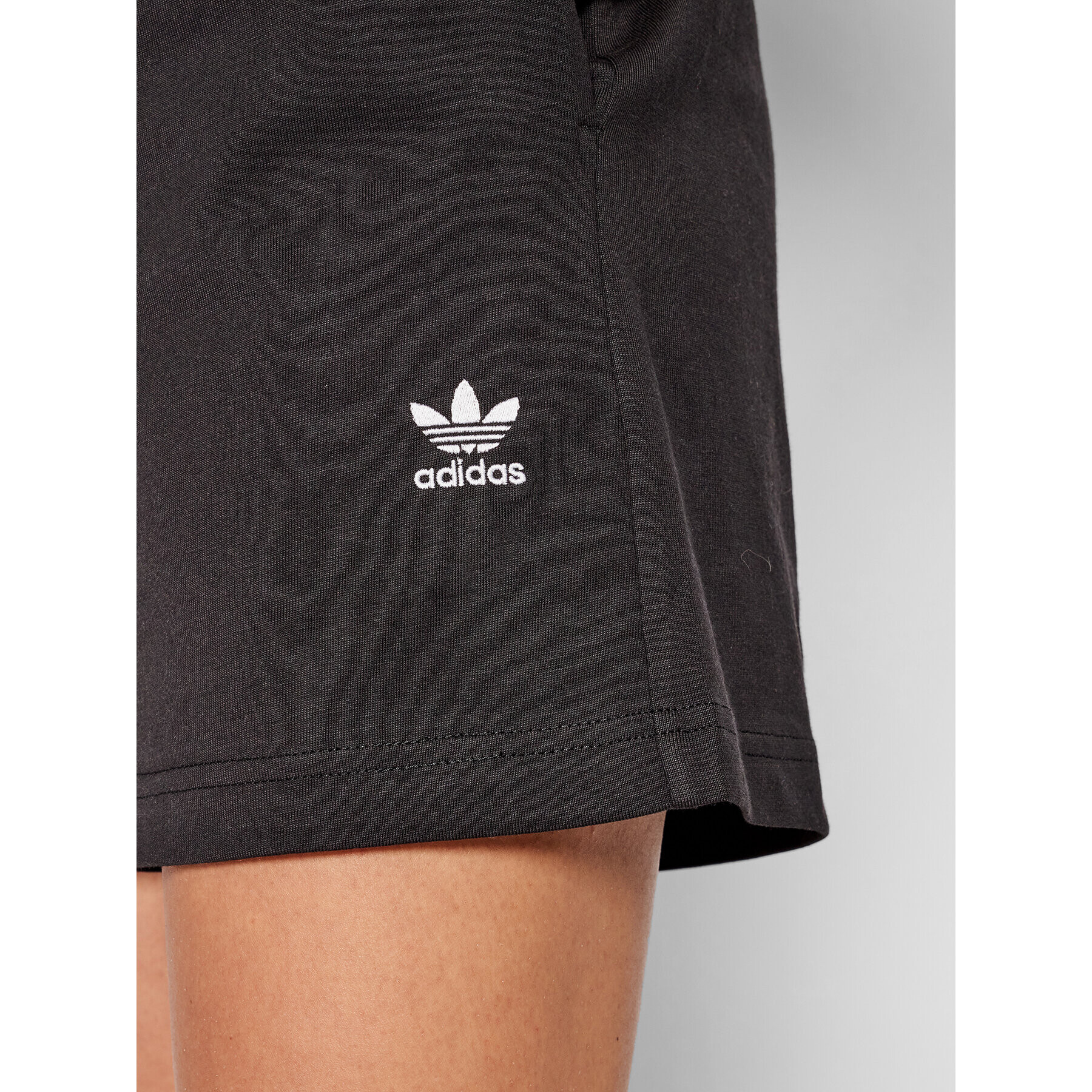 adidas Спортни шорти adicolor Essentials H37885 Черен Regular Fit - Pepit.bg