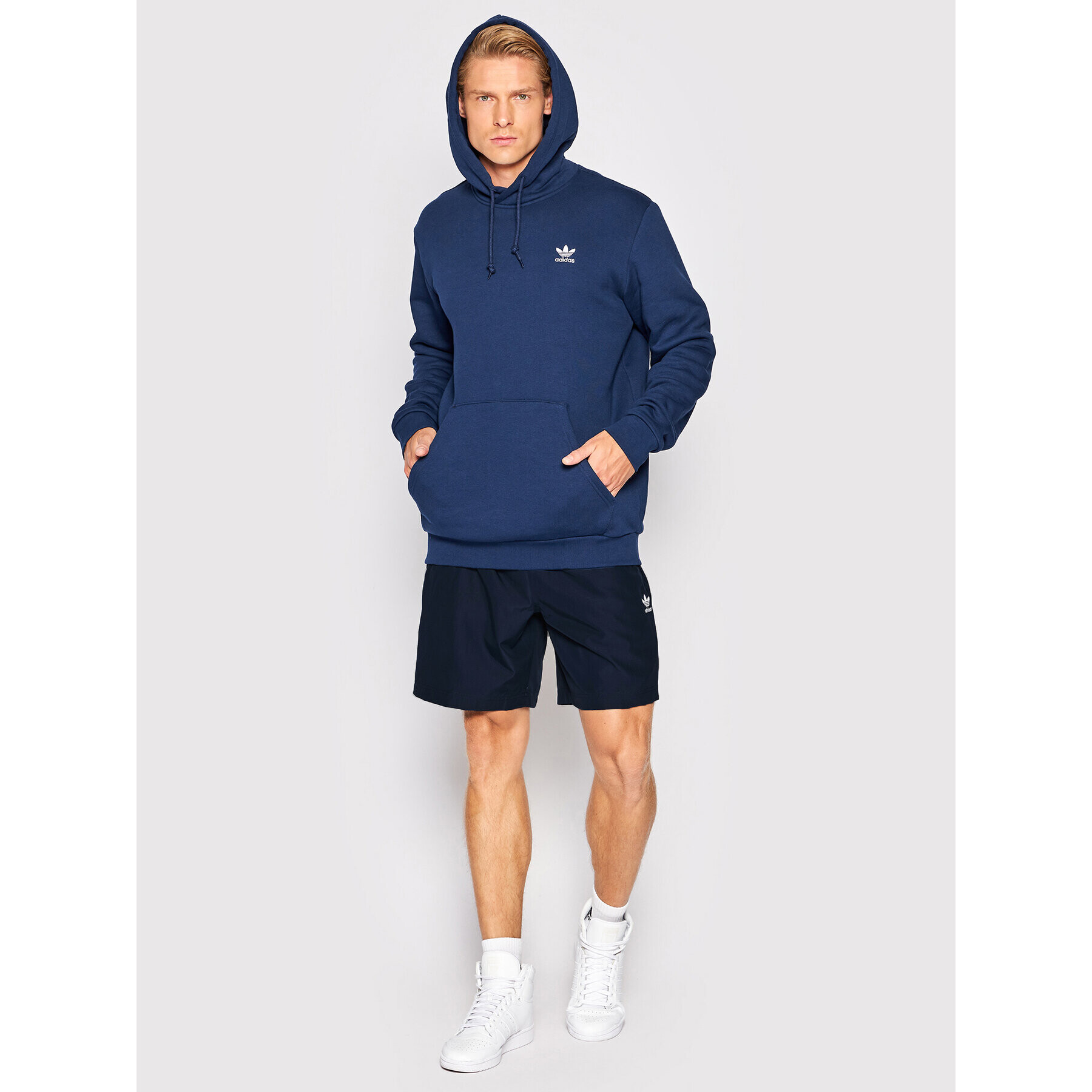 adidas Спортни шорти adicolor Essentials Trace HL9390 Тъмносин Regular Fit - Pepit.bg