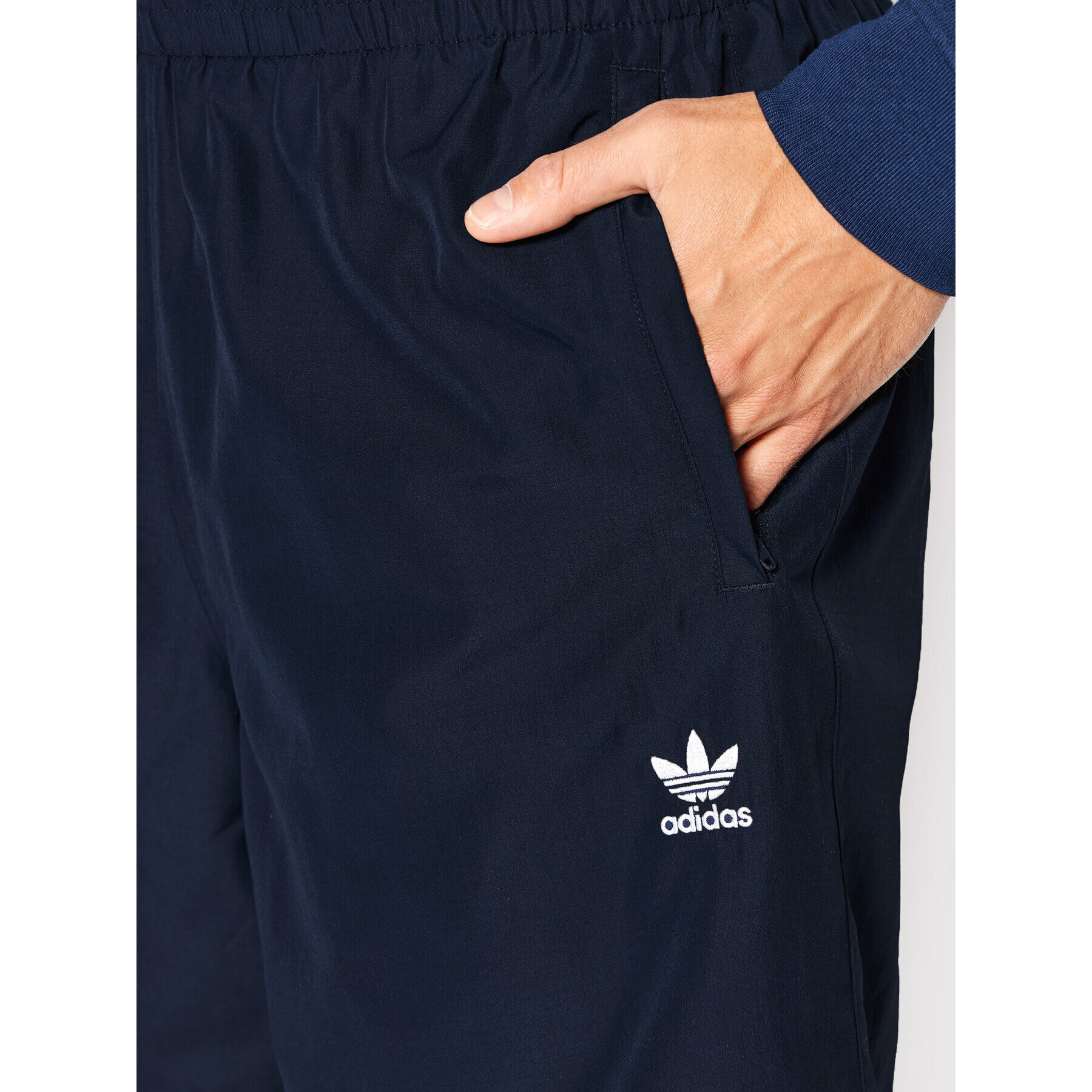 adidas Спортни шорти adicolor Essentials Trace HL9390 Тъмносин Regular Fit - Pepit.bg