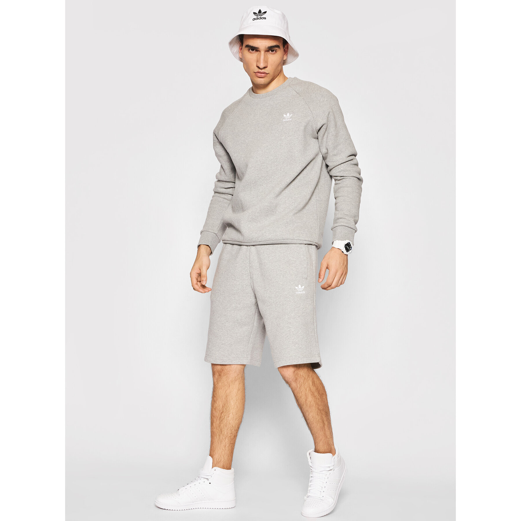 adidas Спортни шорти adicolor Essentials Trefoil H34682 Сив Regular Fit - Pepit.bg