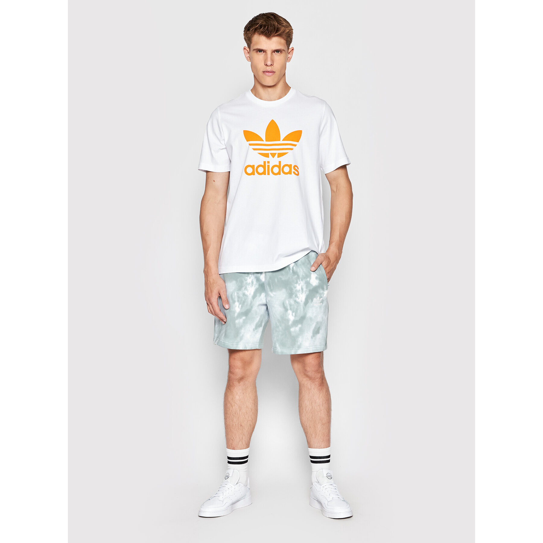 adidas Спортни шорти adicolor Essentials Trefoil HE9433 Сив Regular Fit - Pepit.bg