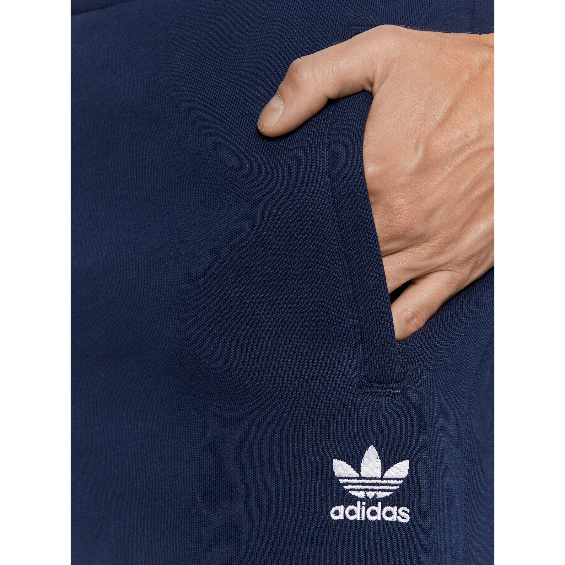 adidas Спортни шорти adicolor Essentials Trefoil HK0182 Тъмносин Regular Fit - Pepit.bg