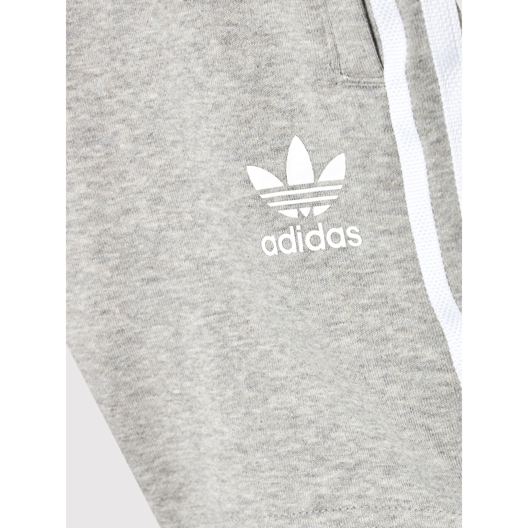 adidas Спортни шорти adicolor H32343 Сив Regular Fit - Pepit.bg