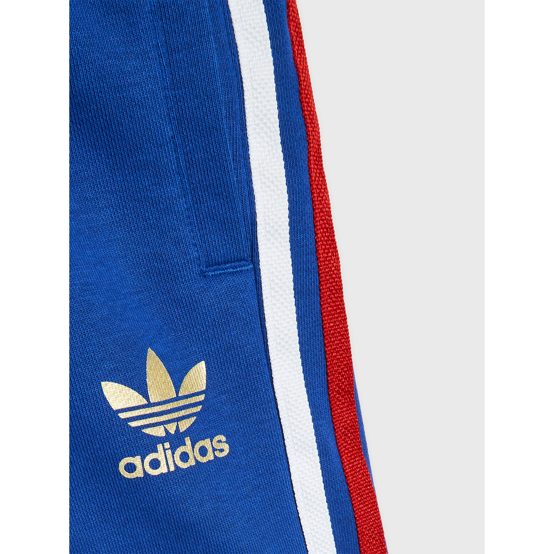 adidas Спортни шорти adicolor HL9411 Син Regular Fit - Pepit.bg