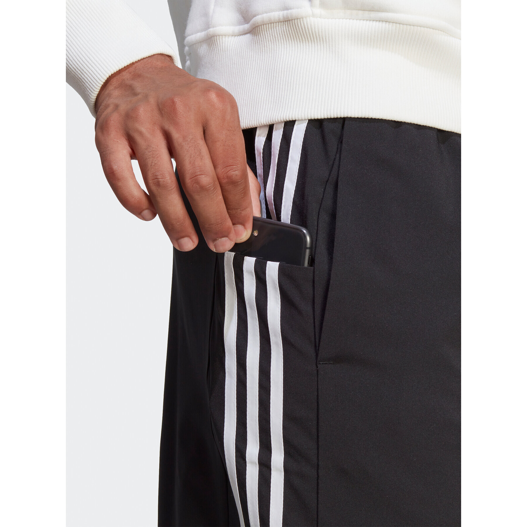 adidas Спортни шорти AEROREADY Essentials Chelsea 3-Stripes Shorts IC1484 Черен Regular Fit - Pepit.bg