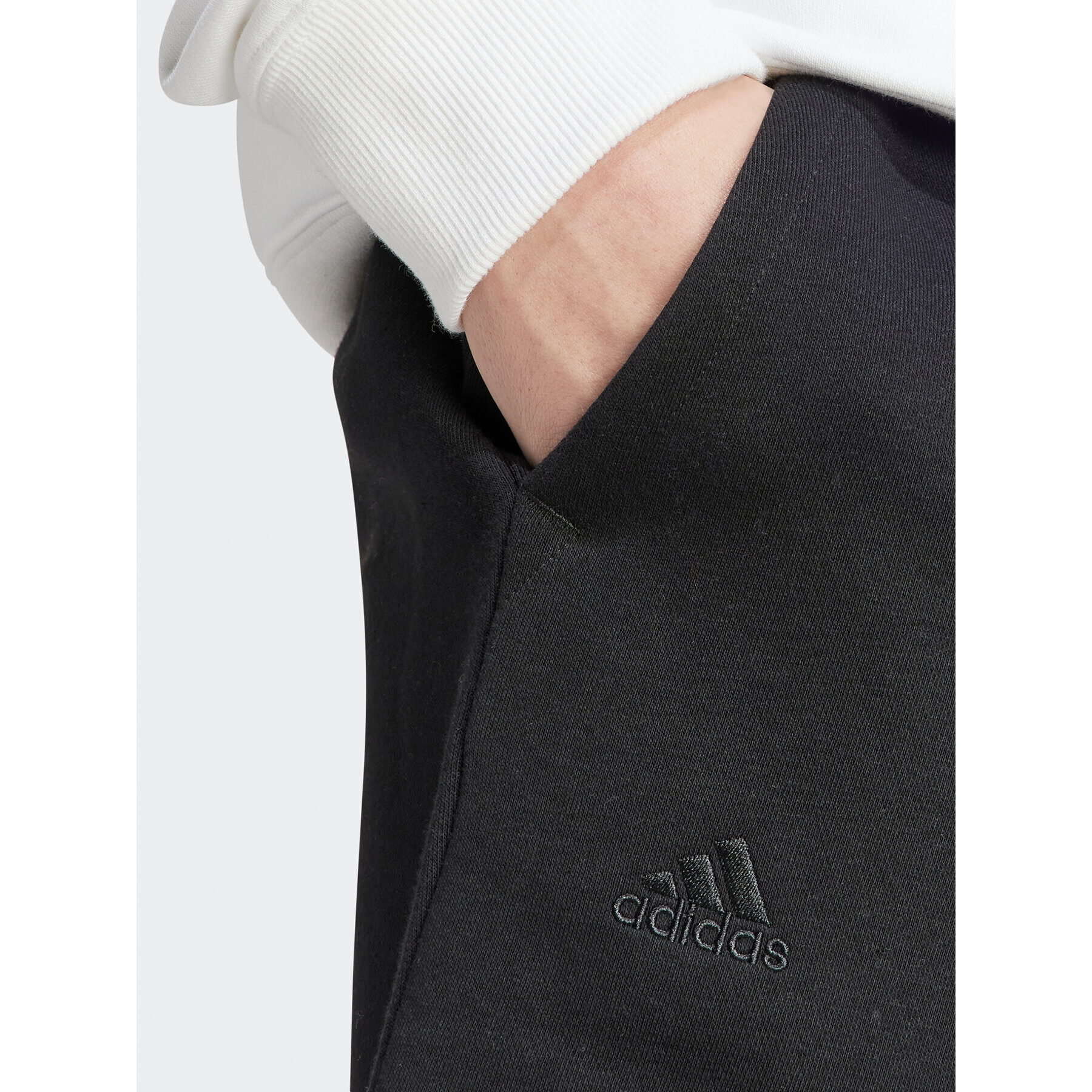 adidas Спортни шорти All SZN Fleece Graphic Shorts IC9792 Черен Regular Fit - Pepit.bg