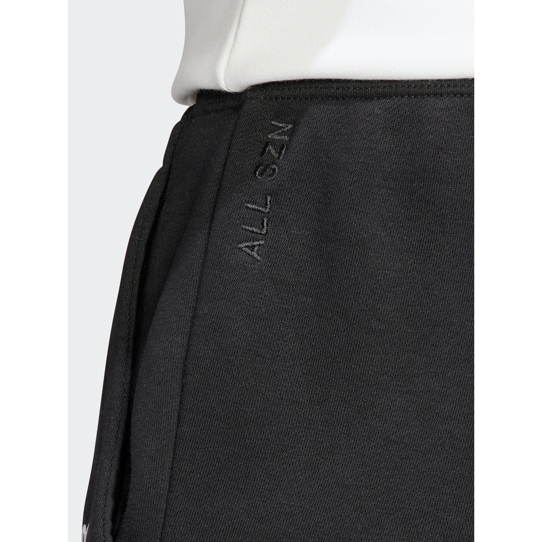 adidas Спортни шорти All SZN Fleece Graphic Shorts IC9792 Черен Regular Fit - Pepit.bg