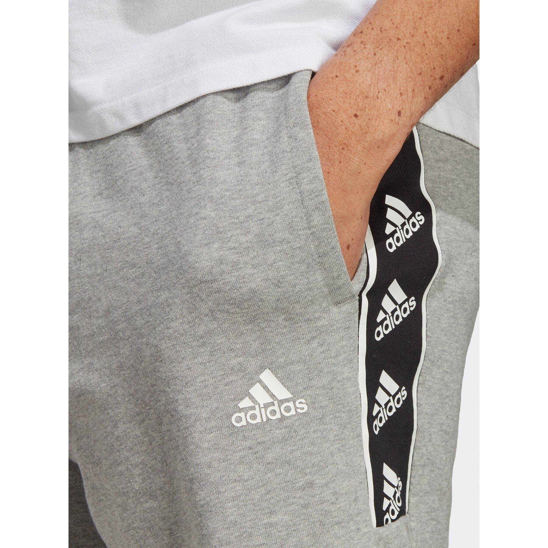 adidas Спортни шорти Brandlove Shorts IC6820 Сив Regular Fit - Pepit.bg