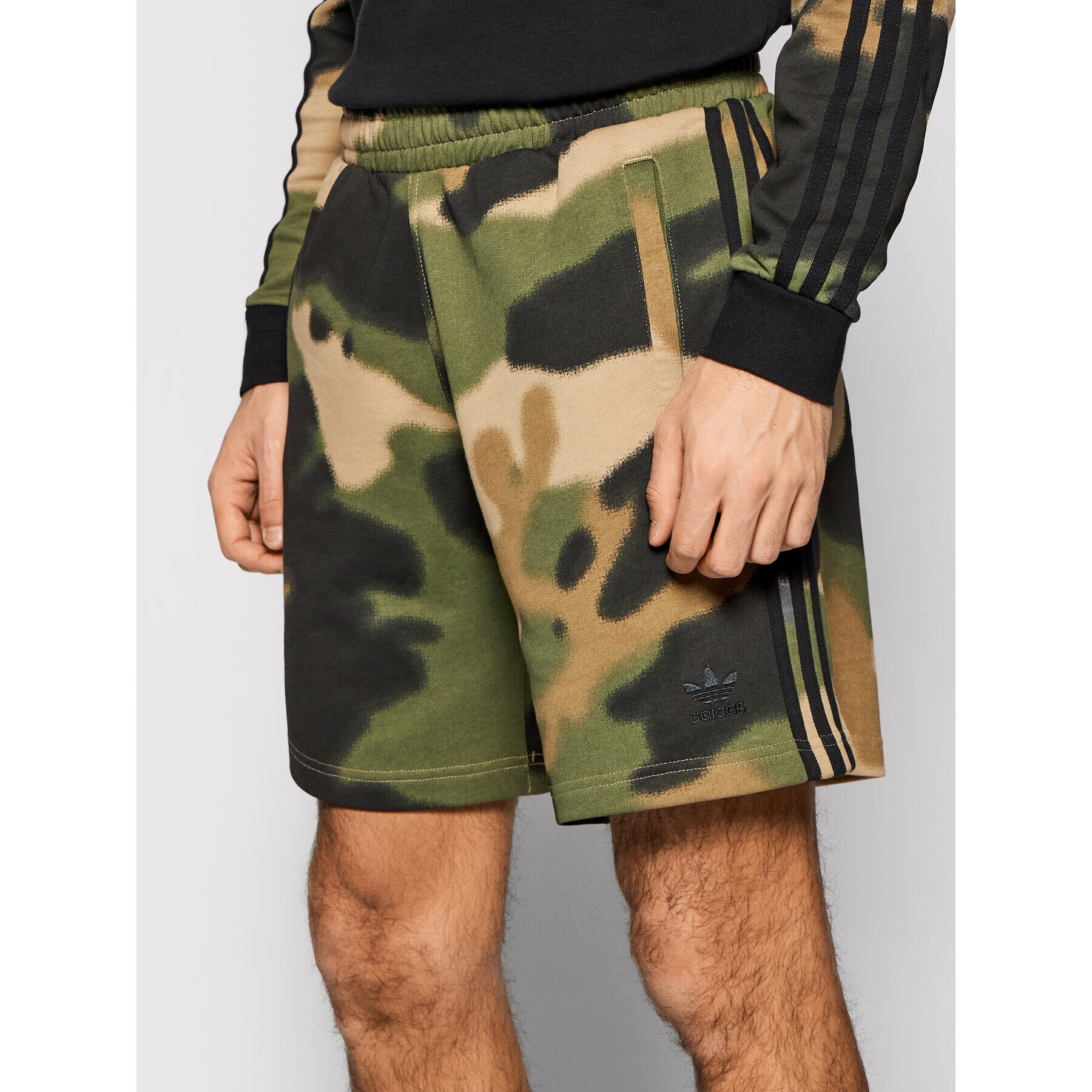 adidas Спортни шорти Camo Aop GN1887 Зелен Regular Fit - Pepit.bg