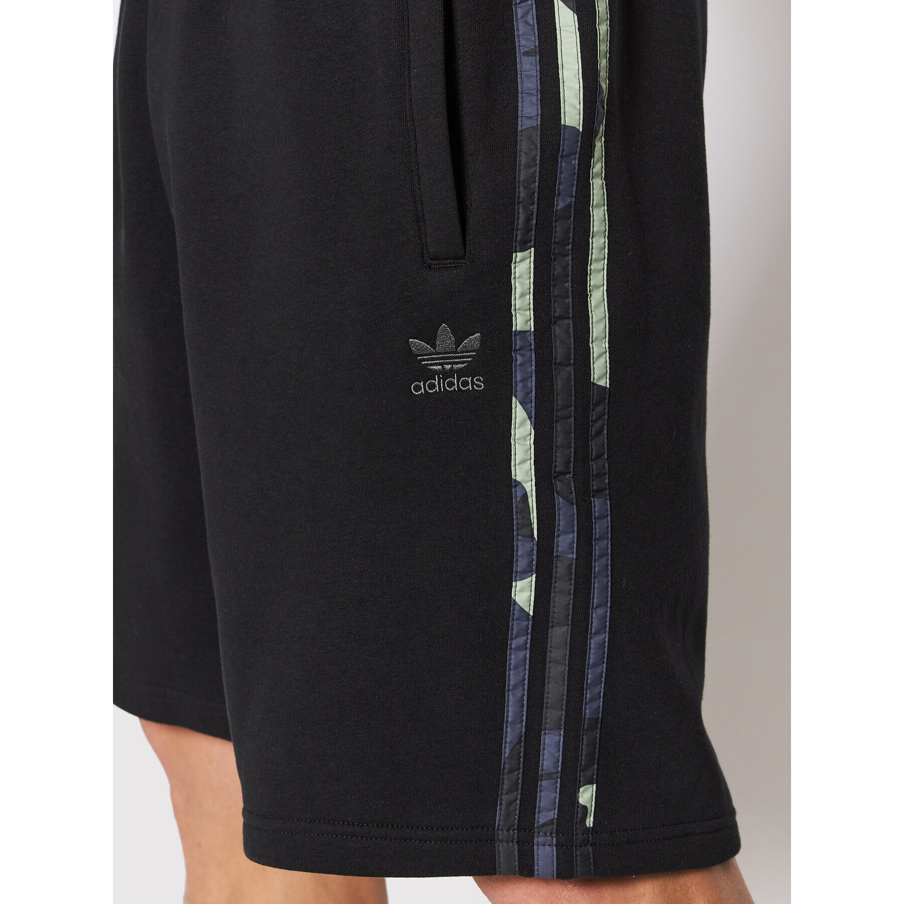 adidas Спортни шорти Camo HF4874 Черен Regular Fit - Pepit.bg