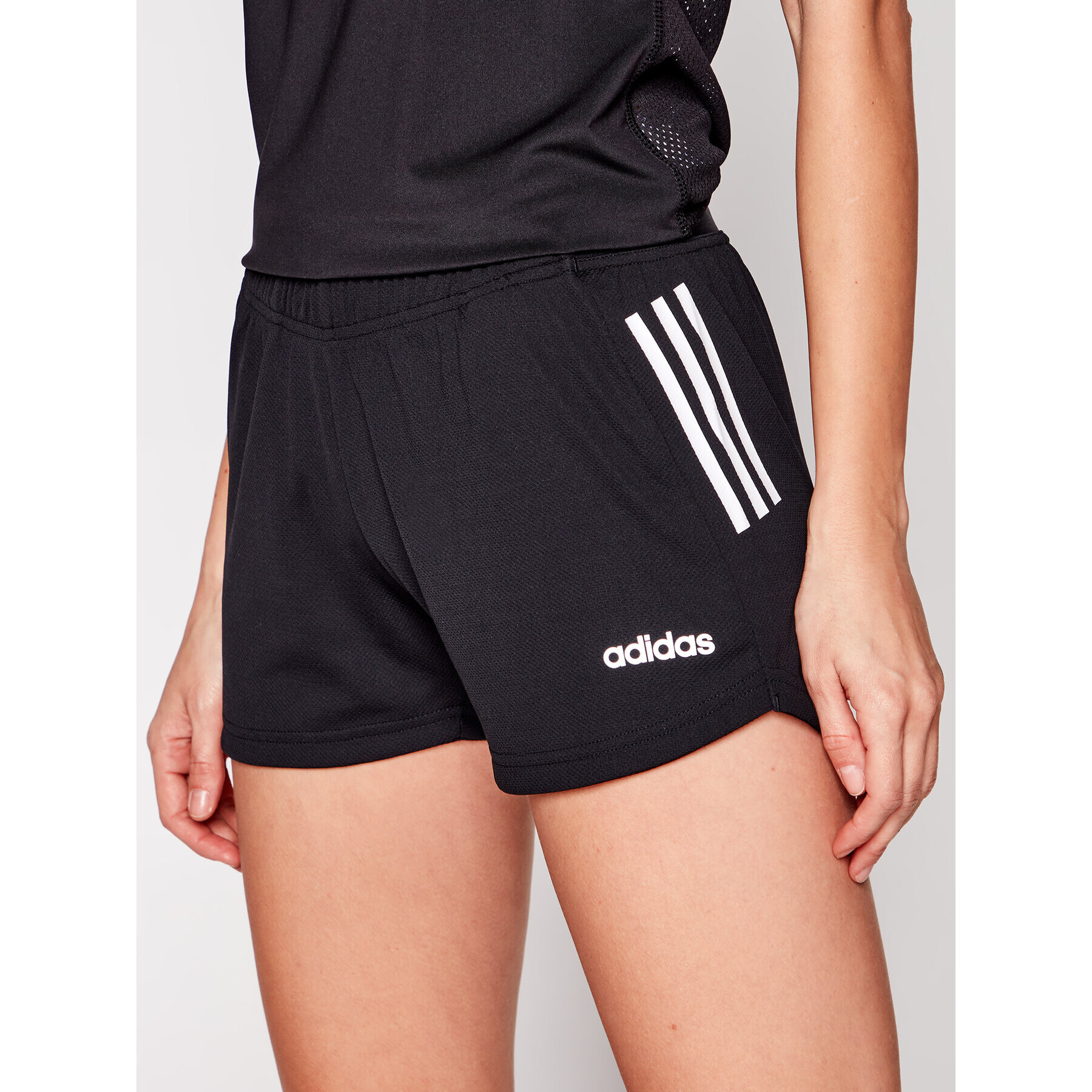 adidas Спортни шорти Design 2 Move 3-Stripes DS8725 Черен Regular Fit - Pepit.bg