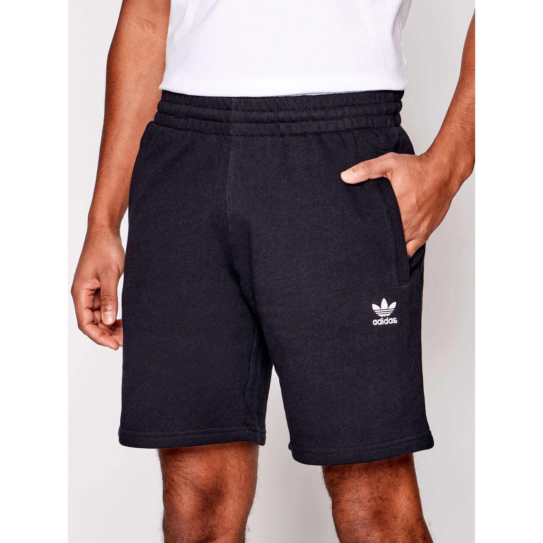 adidas Спортни шорти Essential FR7977 Черен Regular Fit - Pepit.bg