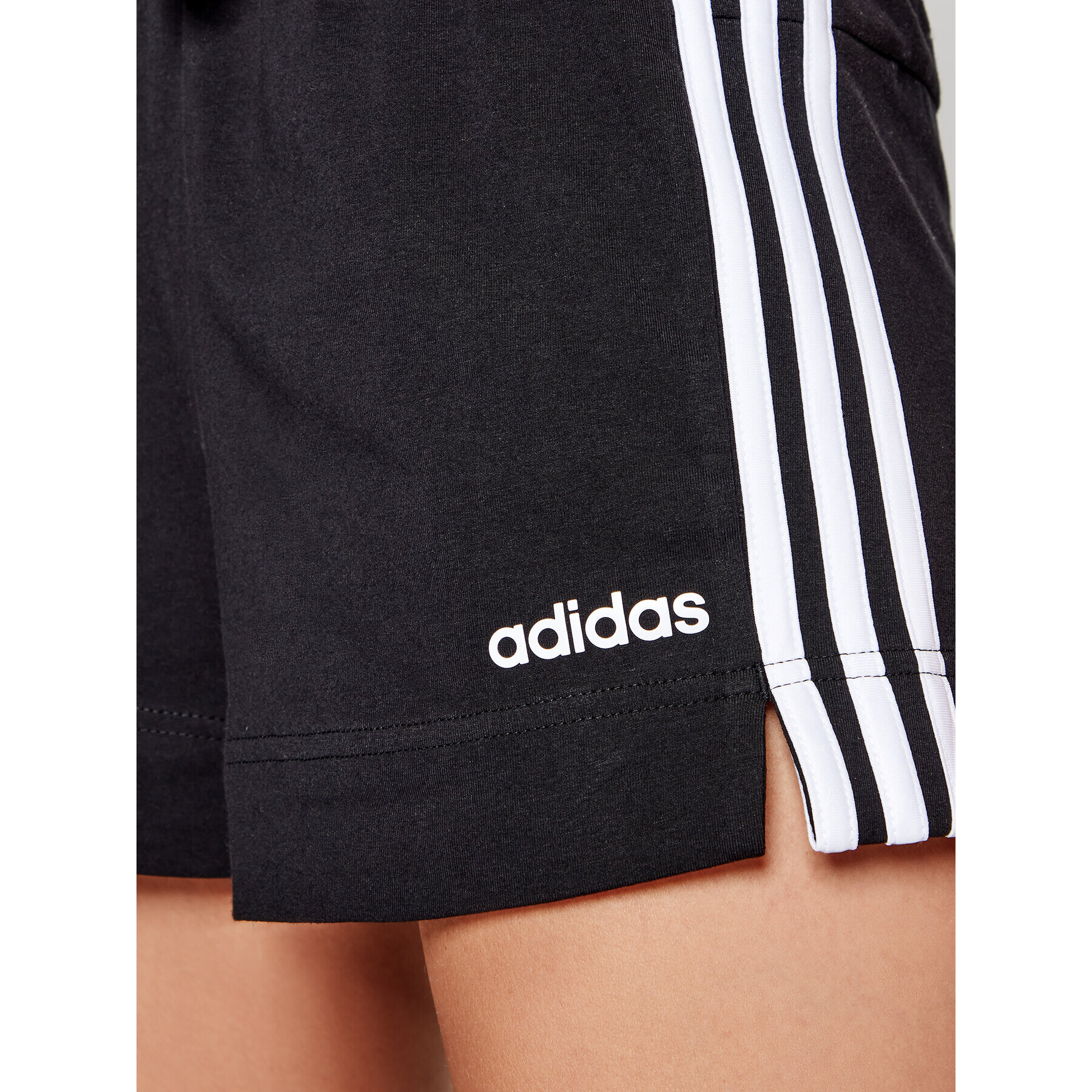 adidas Спортни шорти Essentials 3-Stripes DP2405 Черен Slim Fit - Pepit.bg