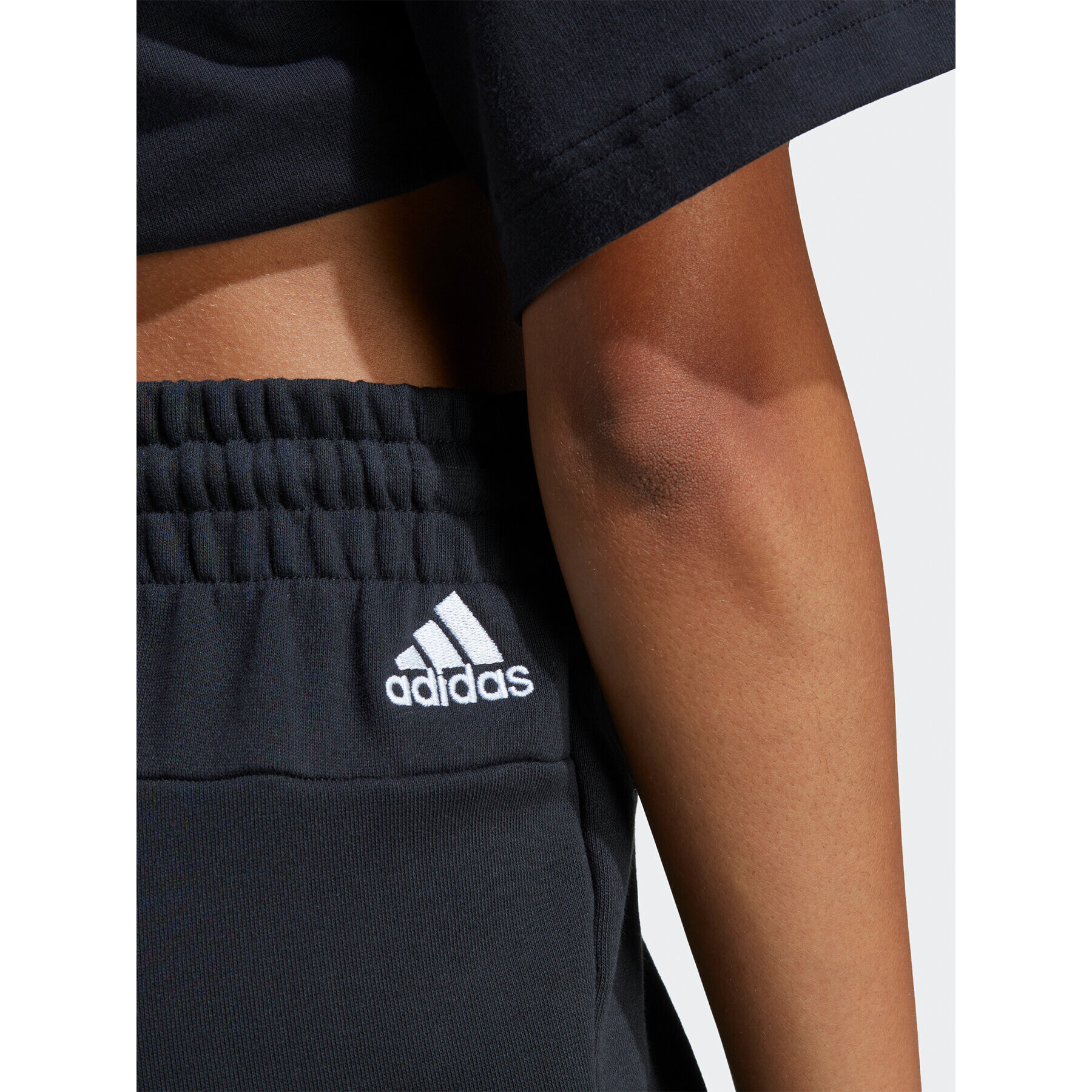 adidas Спортни шорти Essentials Linear French Terry Shorts IC4442 Черен Slim Fit - Pepit.bg