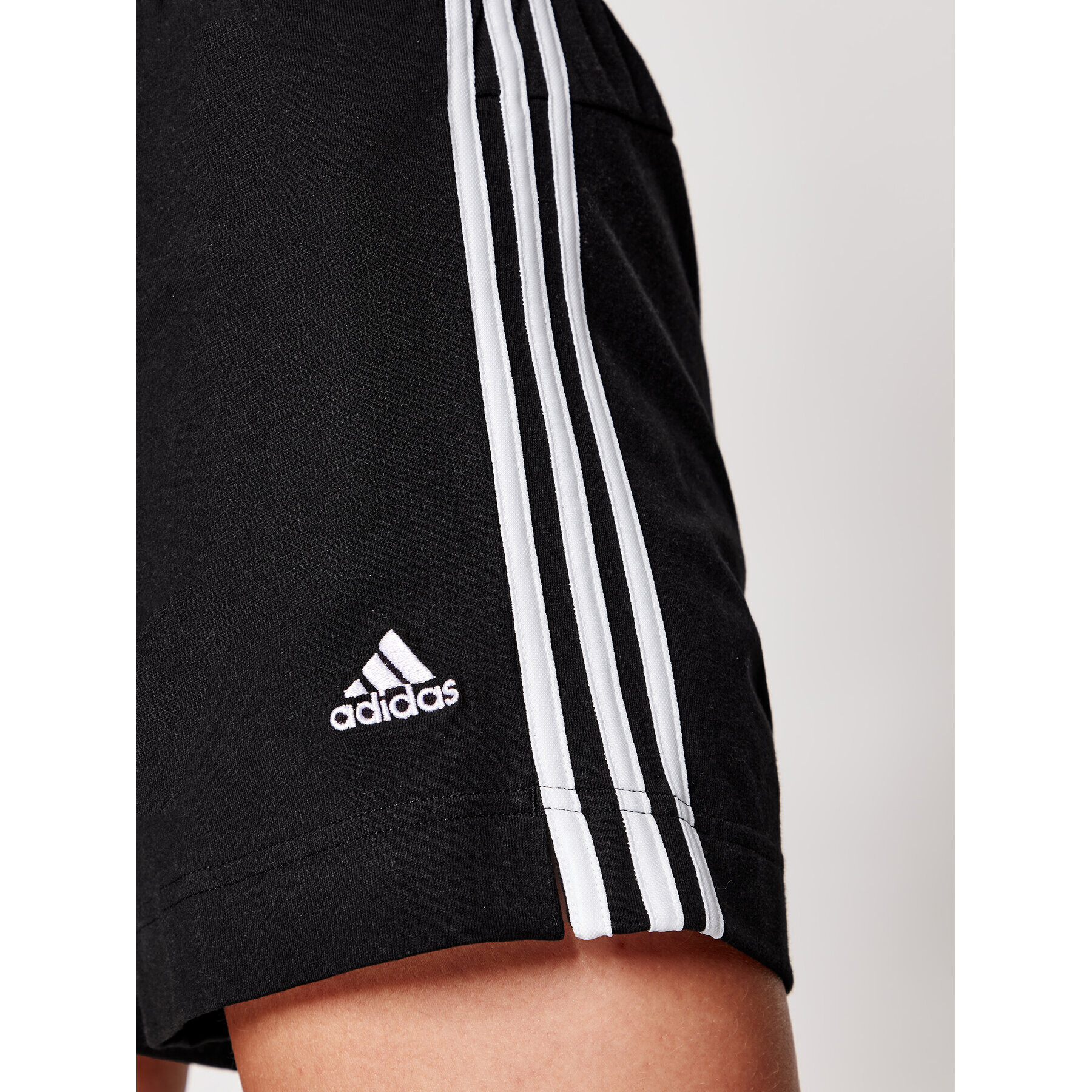 adidas Спортни шорти Essentials Slim 3-Stripes GM5523 Черен Slim Fit - Pepit.bg