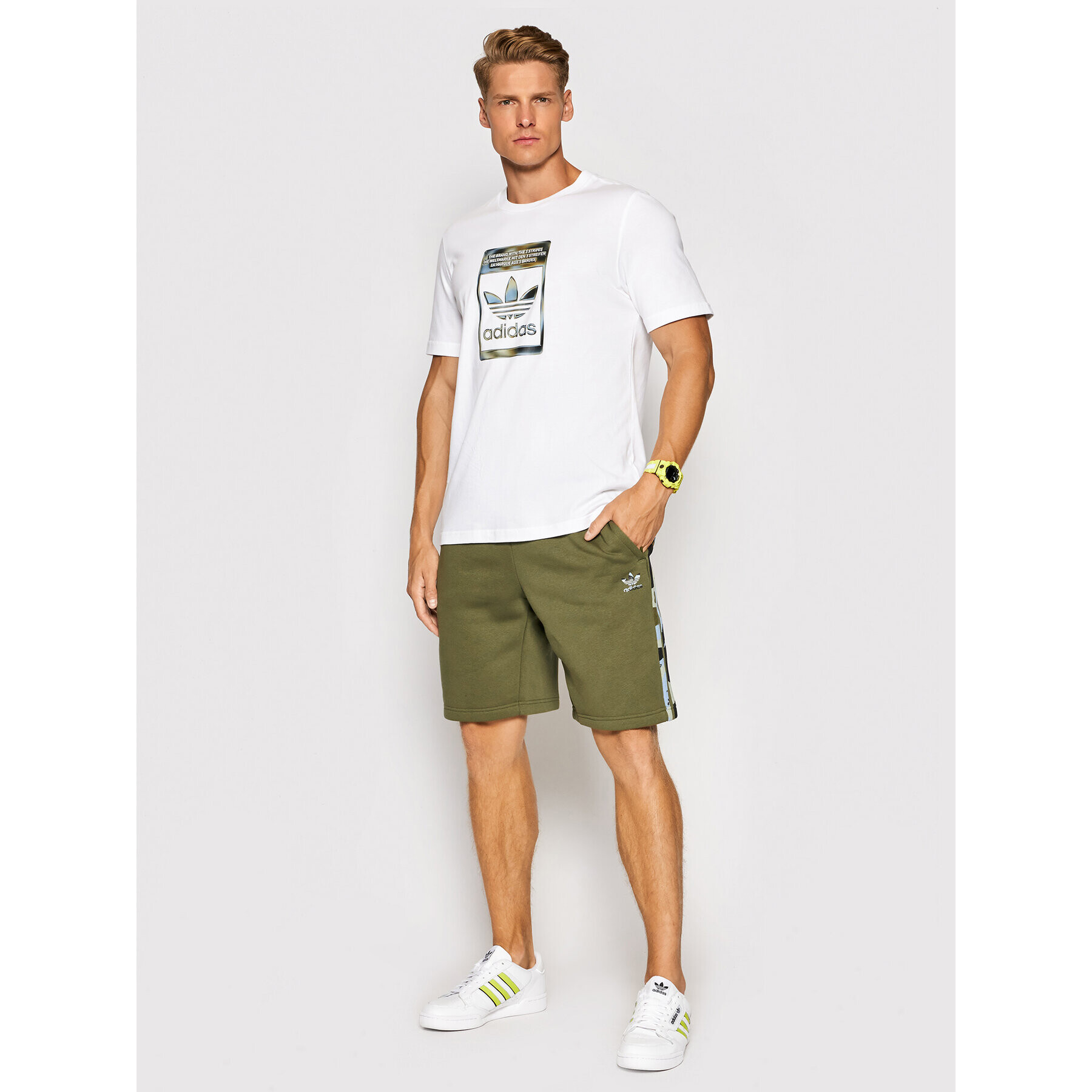 adidas Спортни шорти Graphics Camo H13472 Зелен Regular Fit - Pepit.bg