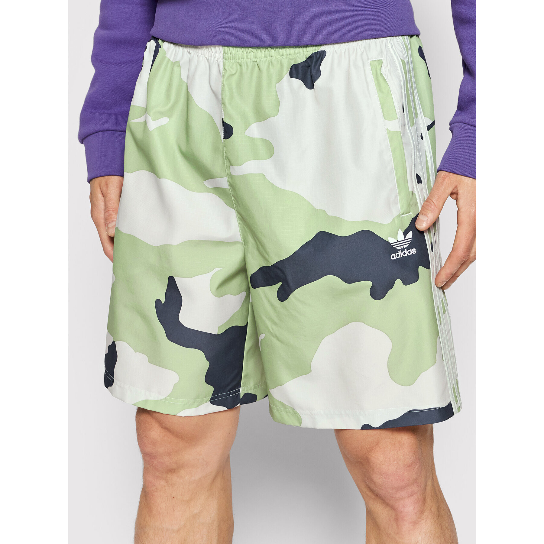 adidas Спортни шорти Graphics Camo HF4873 Зелен Regular Fit - Pepit.bg