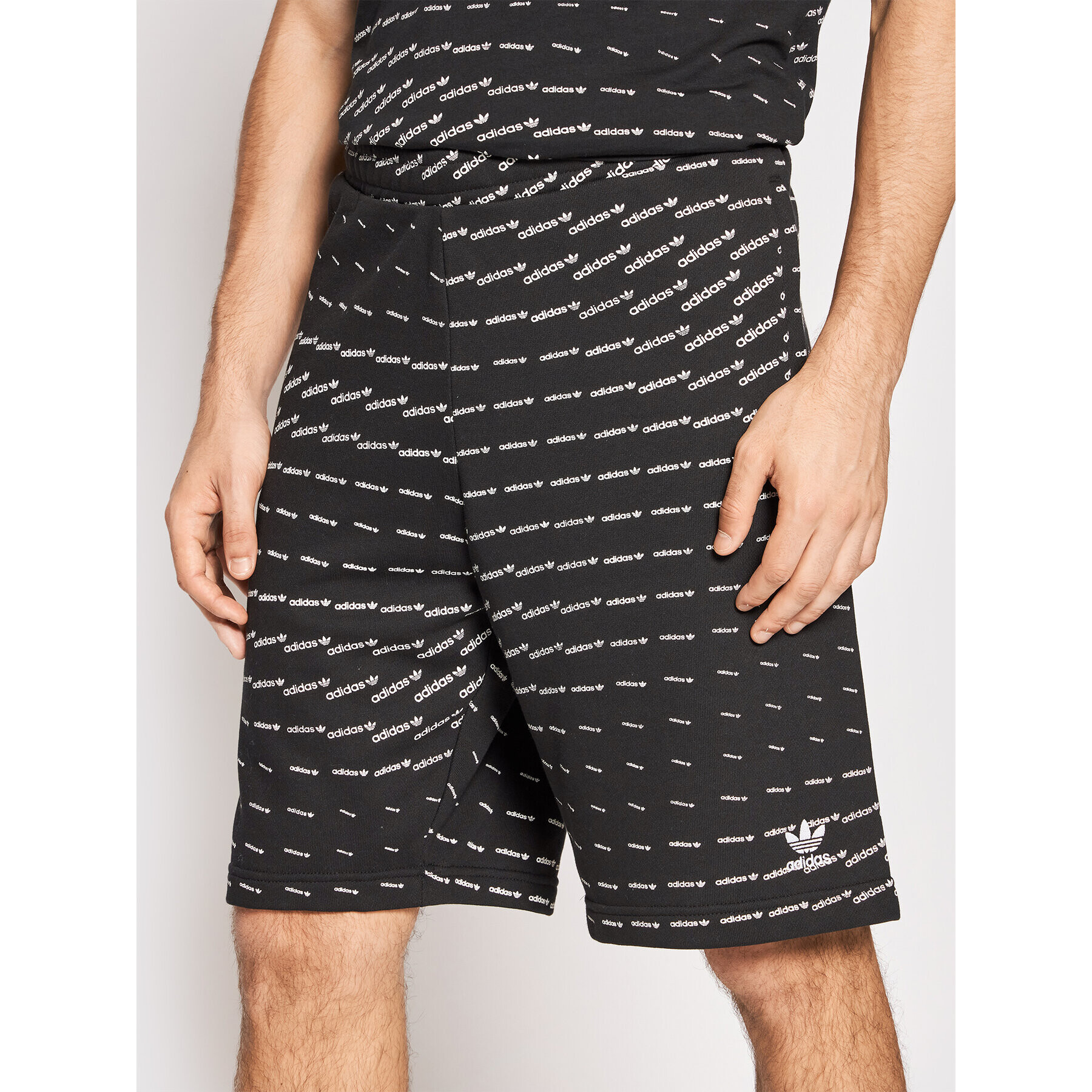 adidas Спортни шорти Graphics Monogram H13488 Черен Regular Fit - Pepit.bg