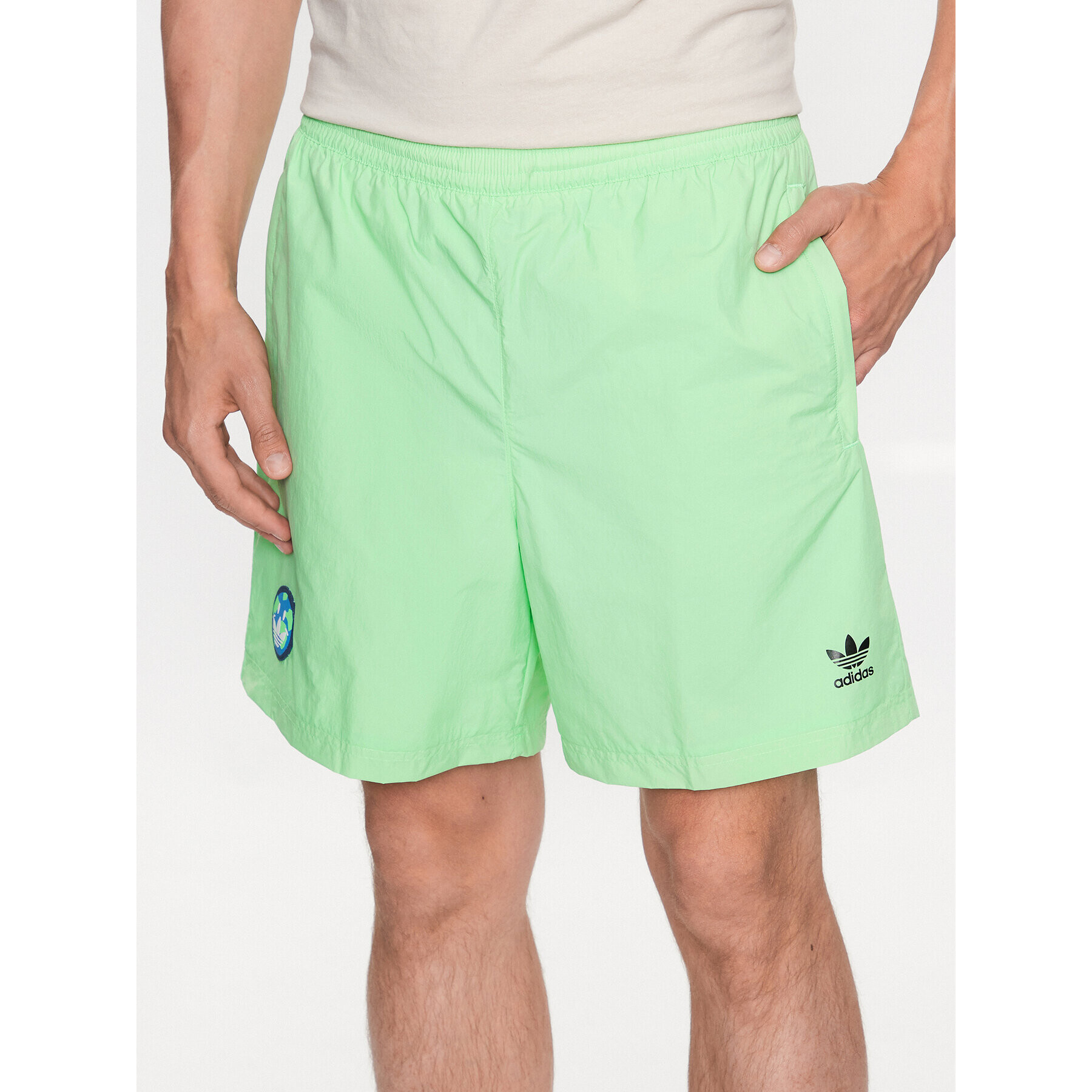 adidas Спортни шорти Happy Earth HI2964 Зелен Regular Fit - Pepit.bg