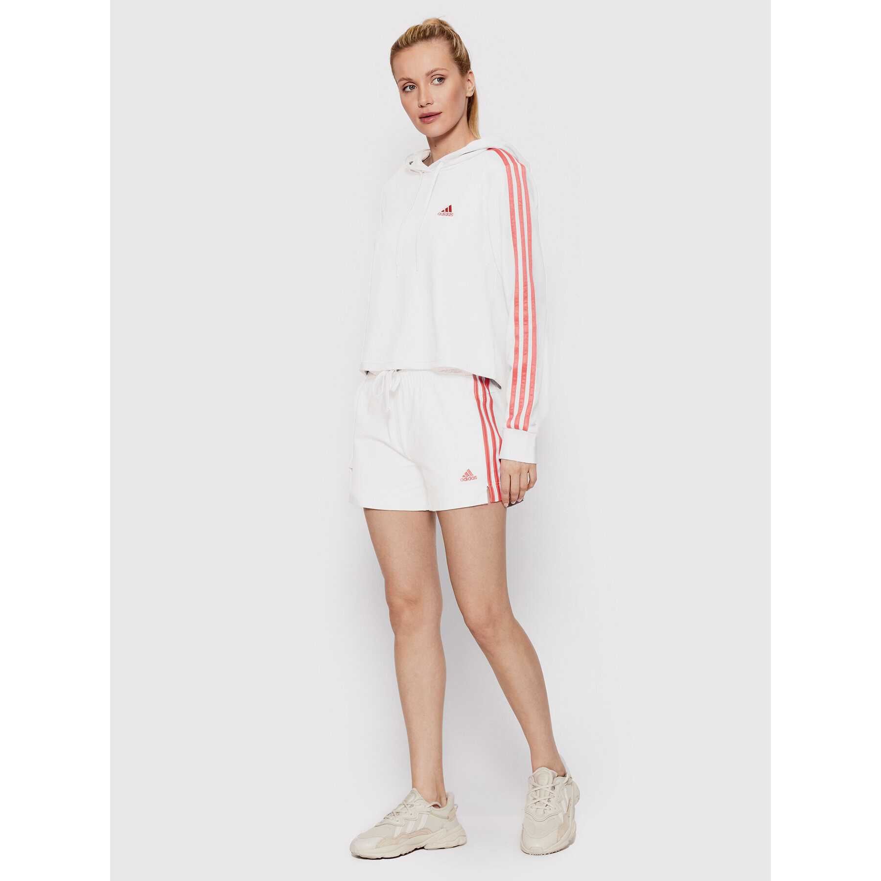 adidas Спортни шорти HE9360 Сив Regular Fit - Pepit.bg