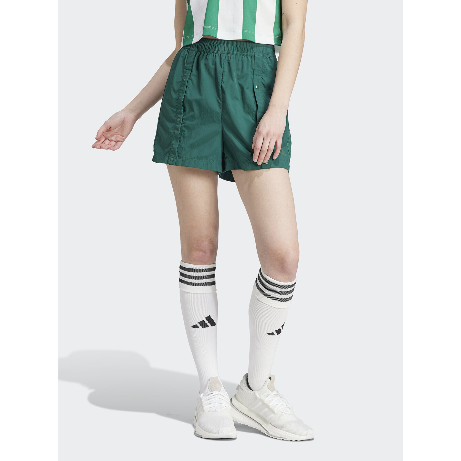 adidas Спортни шорти IM5015 Зелен Regular Fit - Pepit.bg