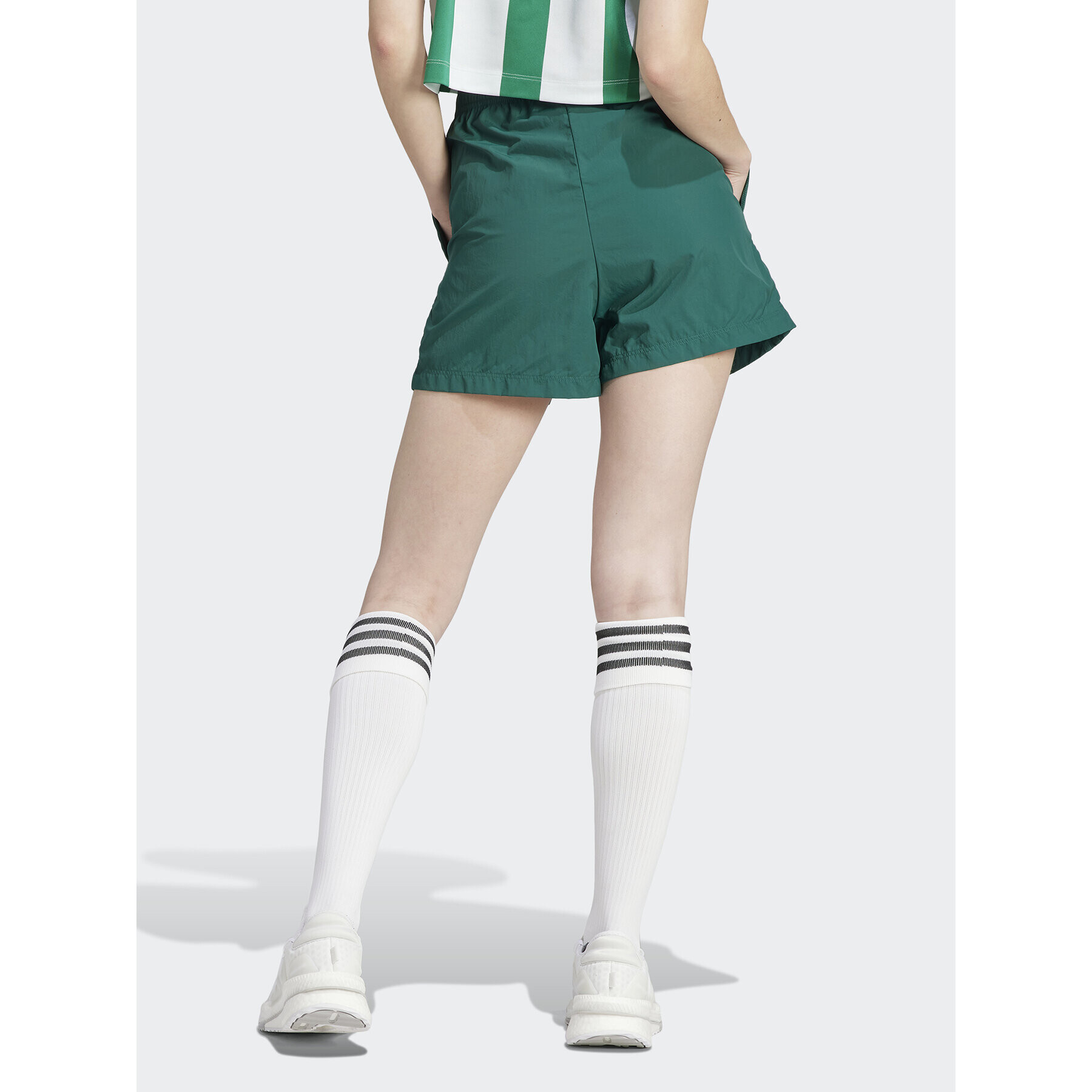 adidas Спортни шорти IM5015 Зелен Regular Fit - Pepit.bg