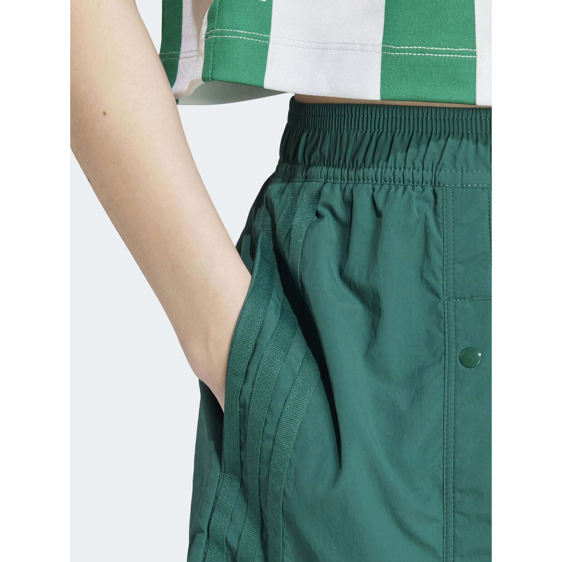 adidas Спортни шорти IM5015 Зелен Regular Fit - Pepit.bg