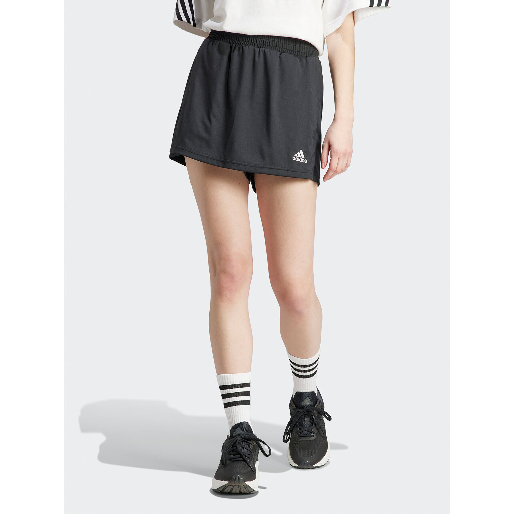 adidas Спортни шорти IR8369 Черен Regular Fit - Pepit.bg