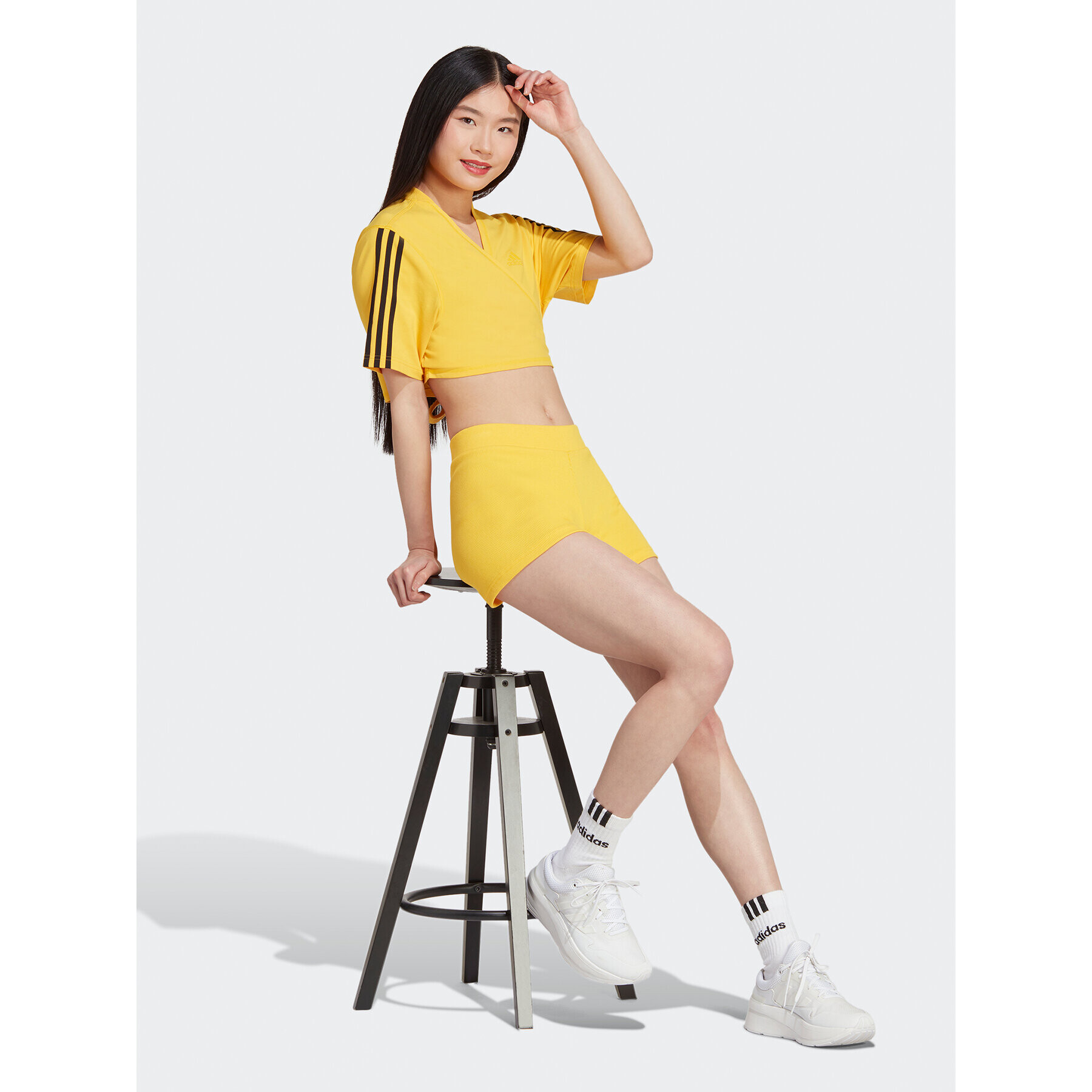 adidas Спортни шорти Lounge Rib Booty Shorts IC9453 Жълт Fitted Fit - Pepit.bg