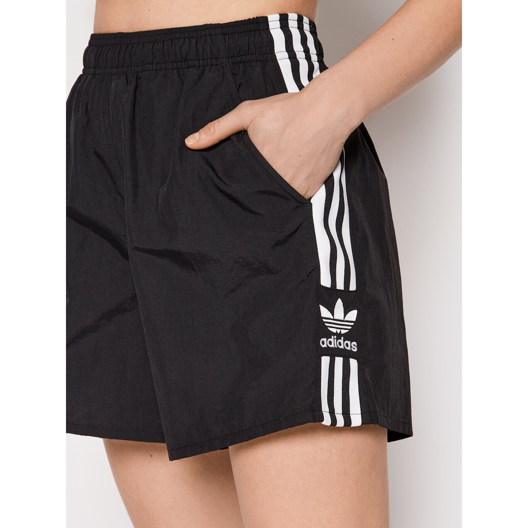 adidas Спортни шорти Originals FM2595 Черен Regular Fit - Pepit.bg