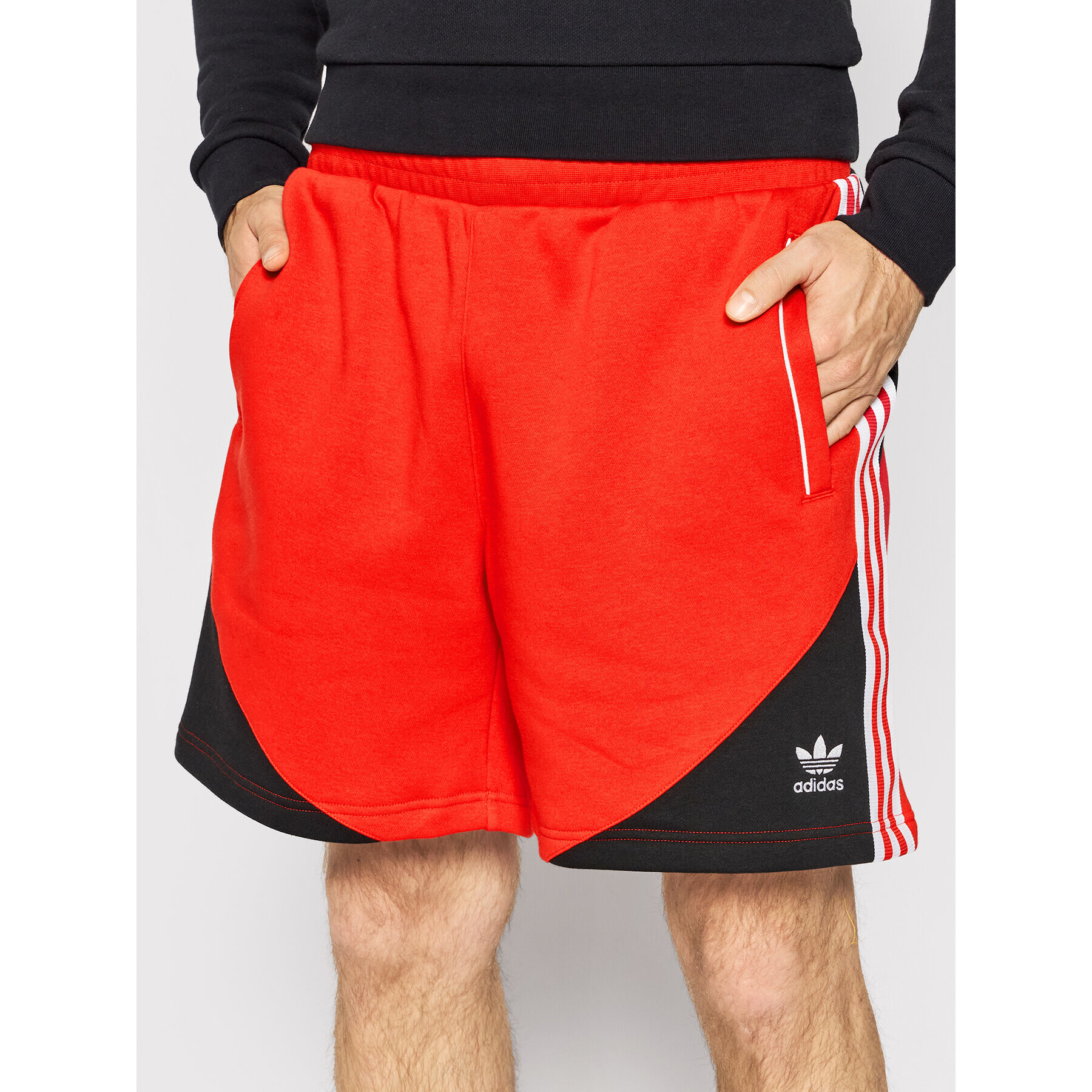 adidas Спортни шорти Sst Fleece HC2092 Червен Regular Fit - Pepit.bg