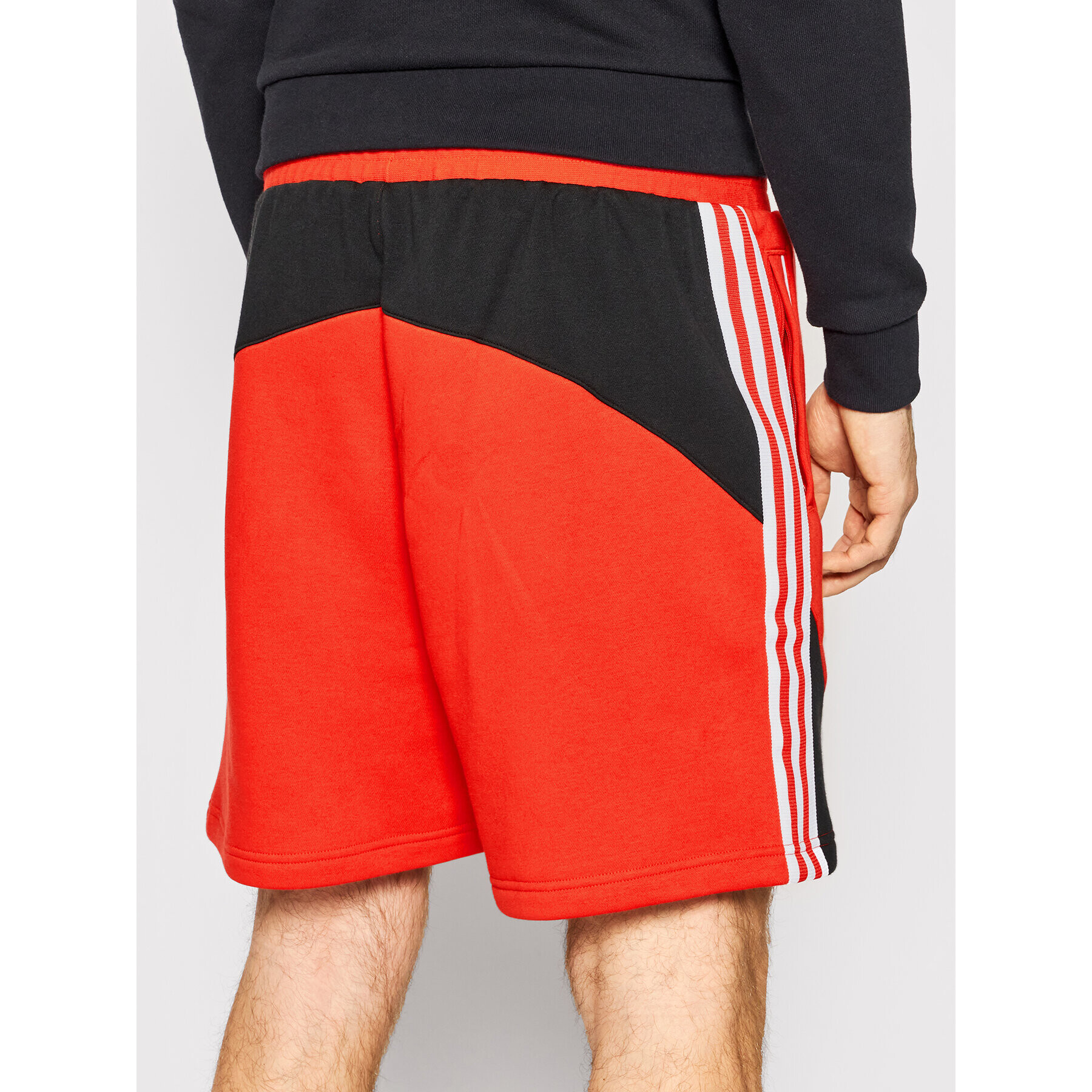 adidas Спортни шорти Sst Fleece HC2092 Червен Regular Fit - Pepit.bg