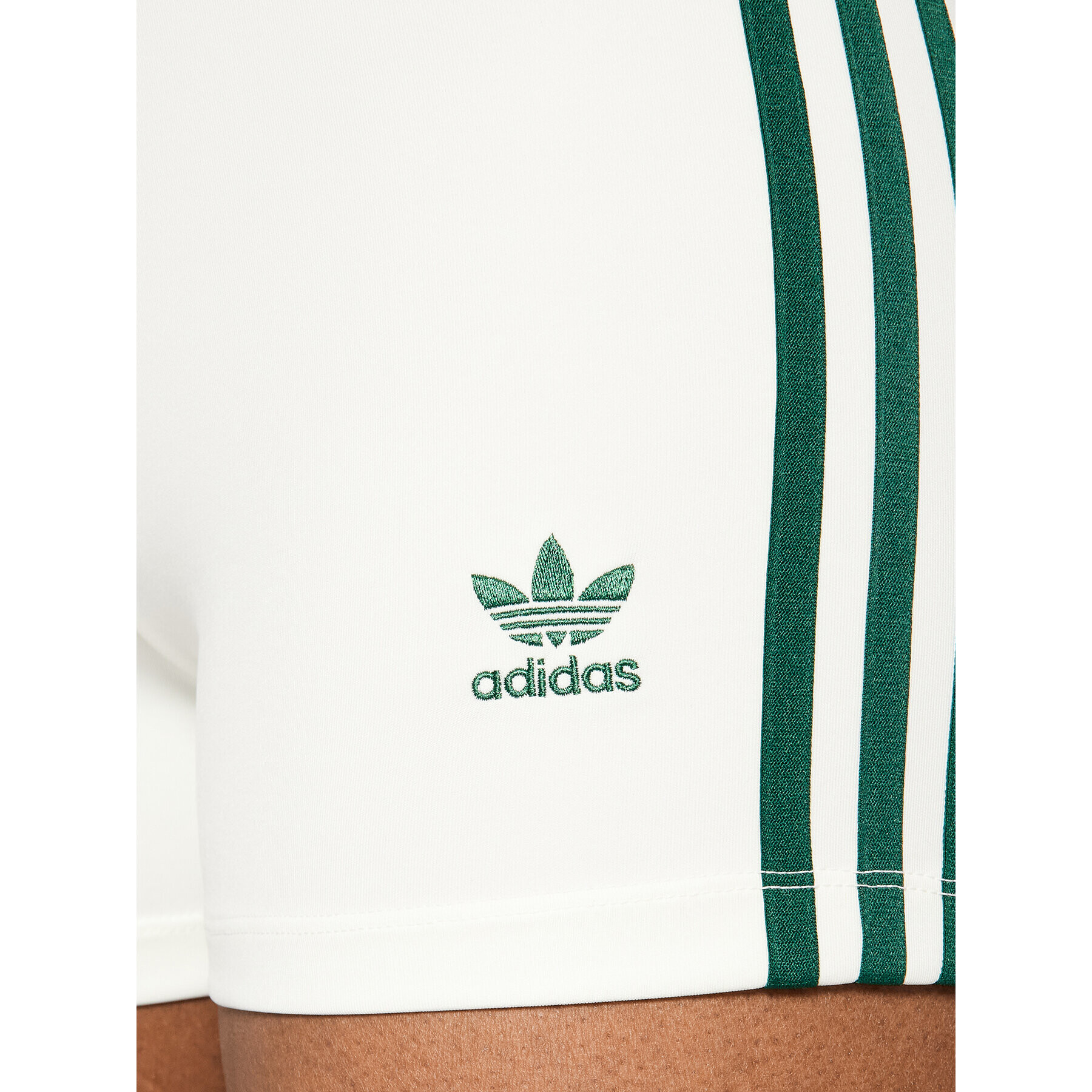 adidas Спортни шорти Tennis Luxe Booty H56461 Бял Slim Fit - Pepit.bg