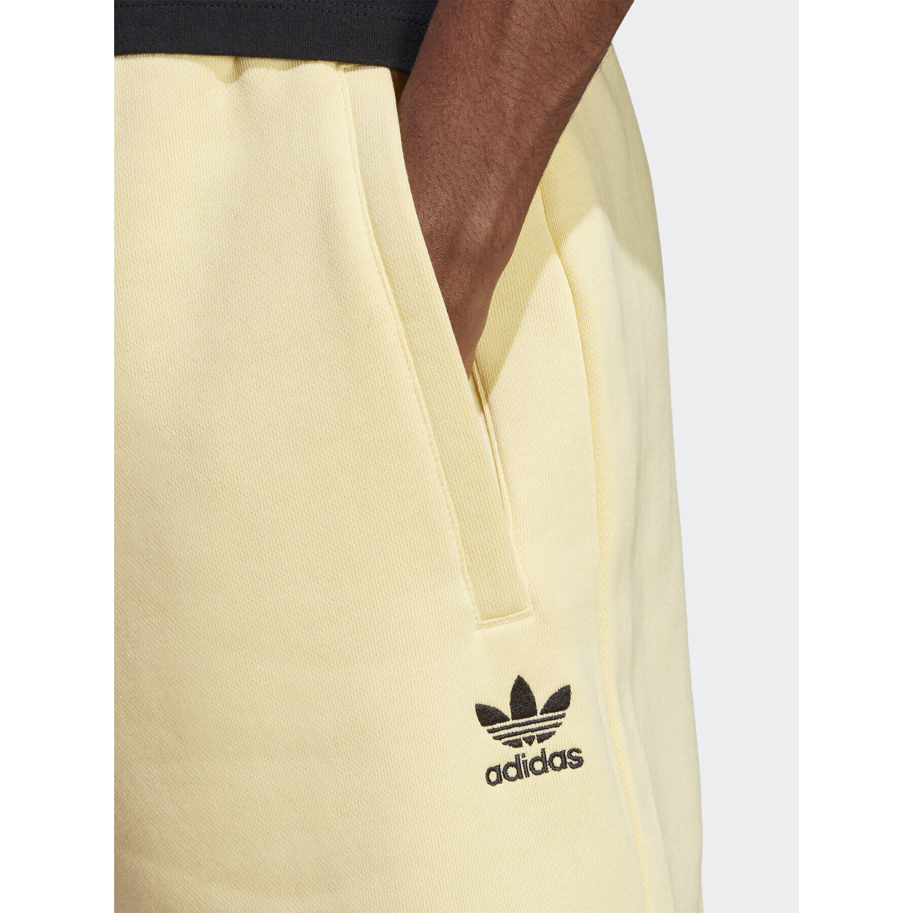 adidas Спортни шорти Trefoil Essentials Shorts IB3141 Жълт Regular Fit - Pepit.bg