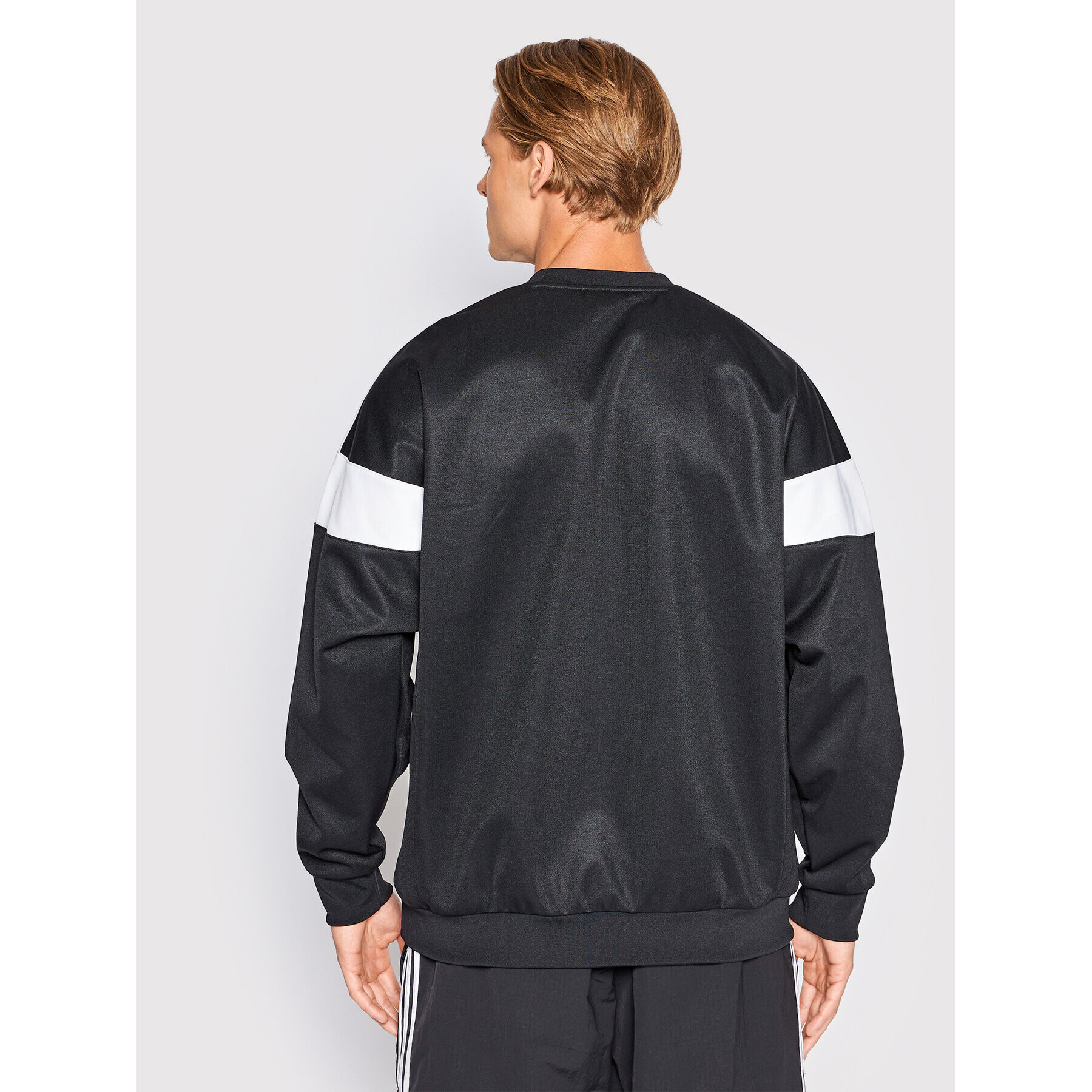 adidas Суитшърт adicolor Classic Cut Line Crew HN6117 Черен Relaxed Fit - Pepit.bg