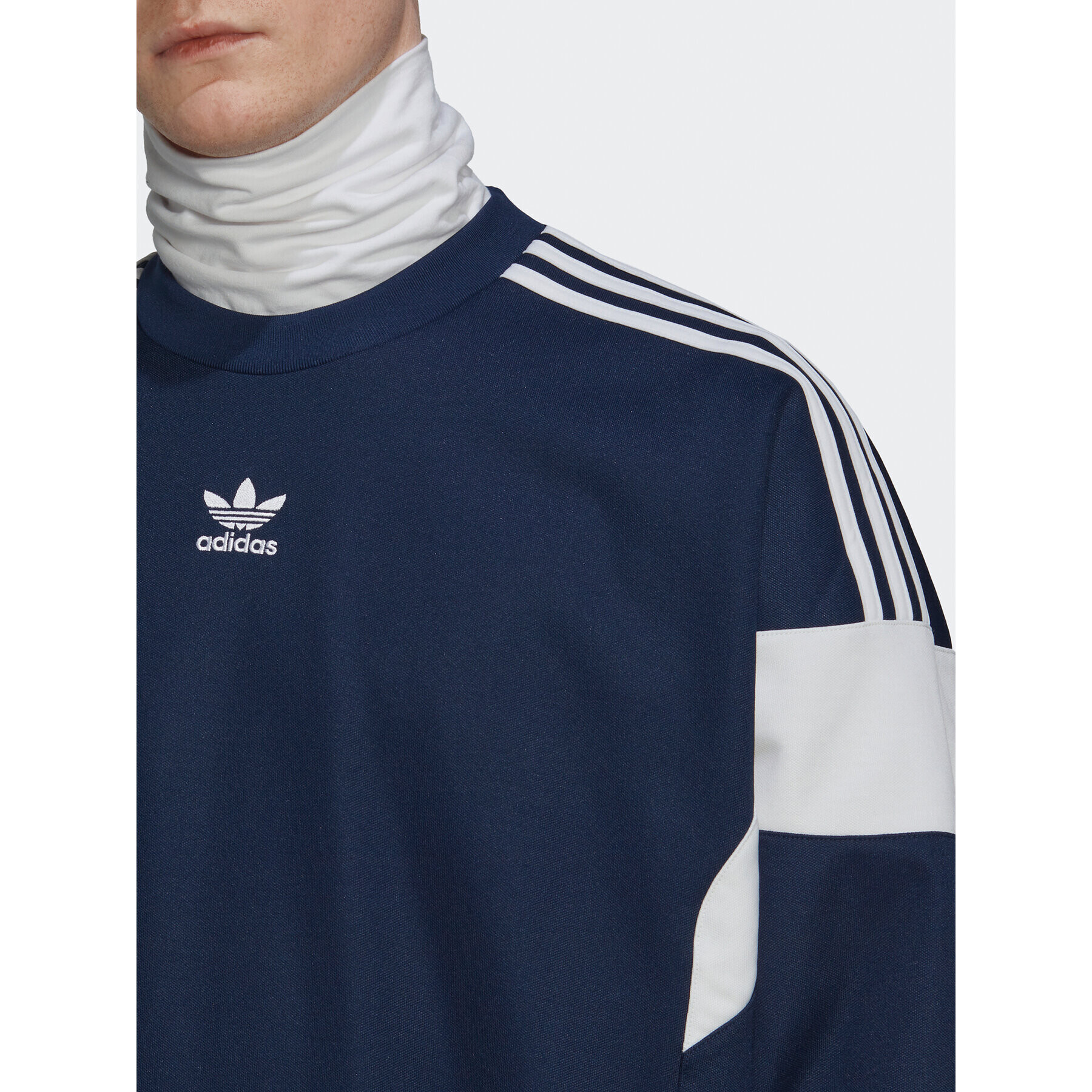 adidas Суитшърт adicolor Classic Cut Line HN6116 Тъмносин Relaxed Fit - Pepit.bg