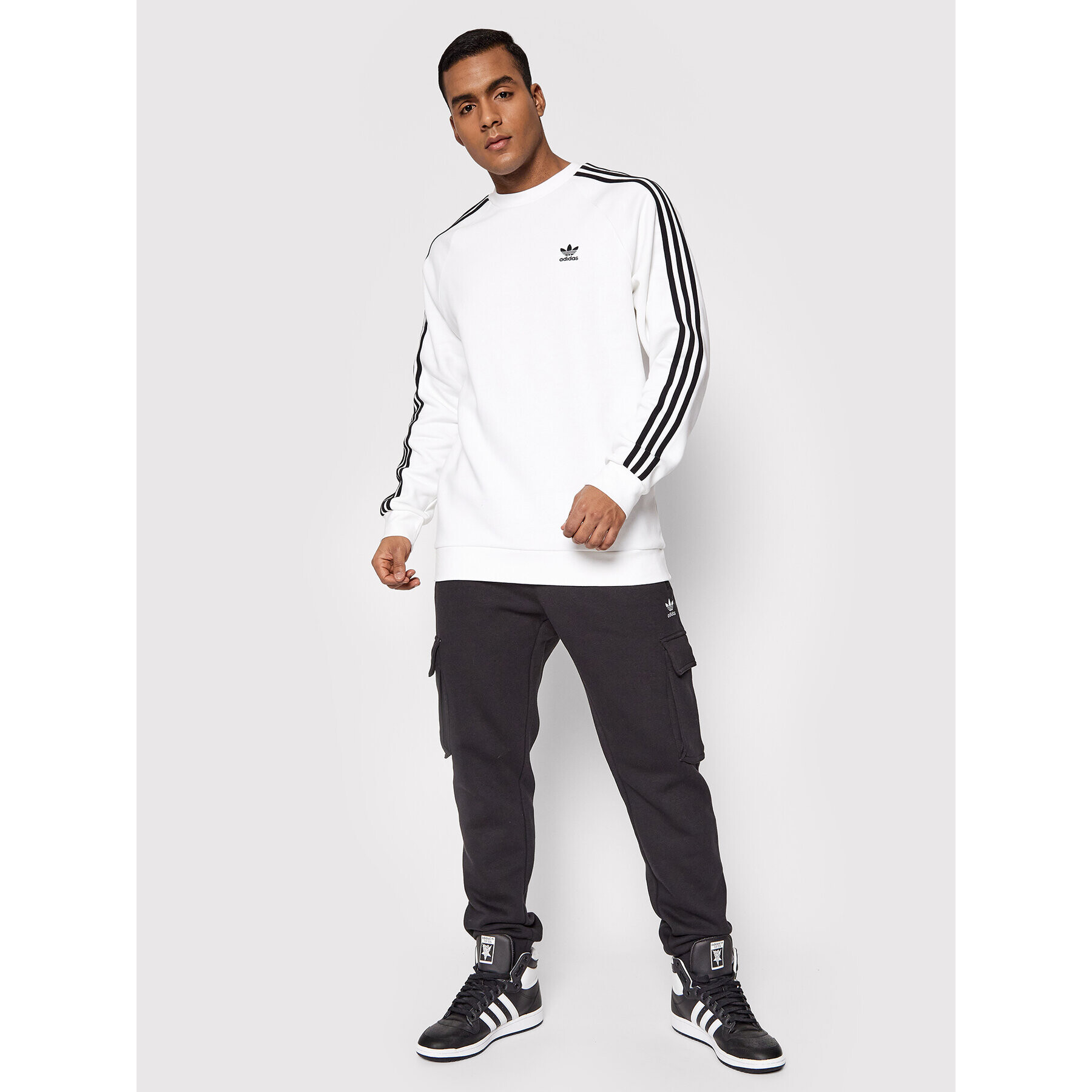 adidas Суитшърт adicolor Classics 3-Stripes Crew HE9483 Бял Regular Fit - Pepit.bg