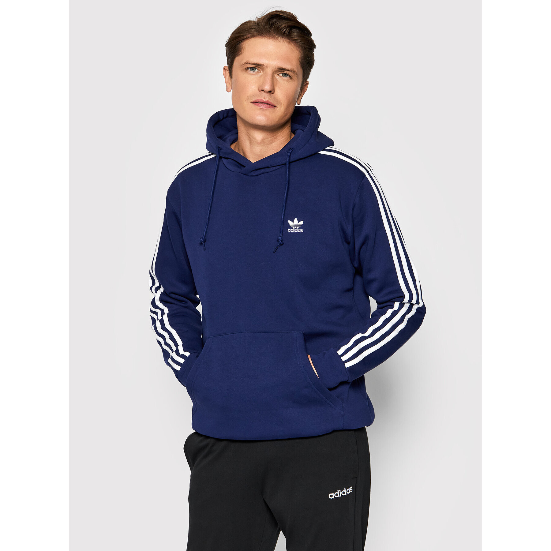 adidas Суитшърт adicolor Classics 3-Stripes H06677 Тъмносин Regular Fit - Pepit.bg