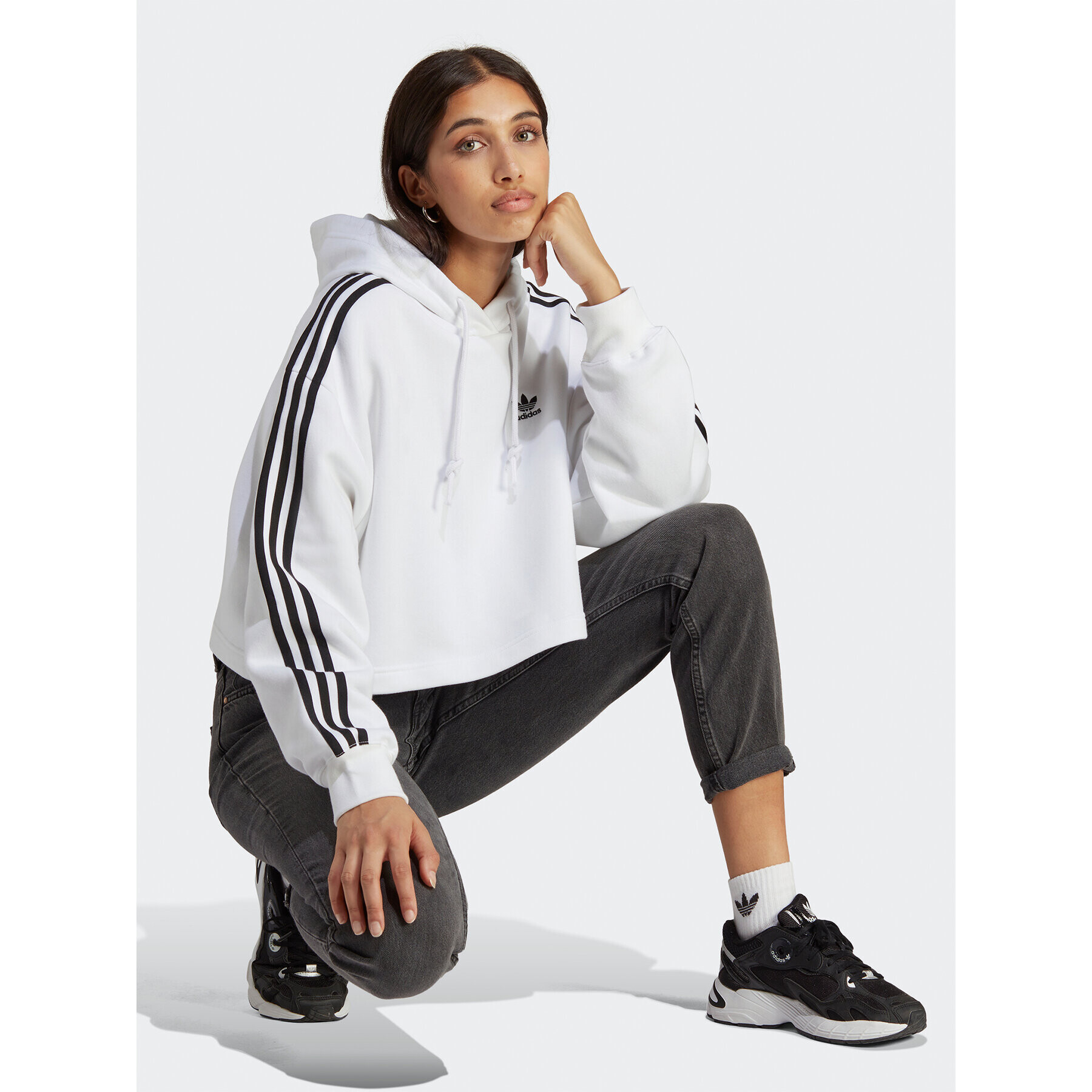 adidas Суитшърт Adicolor Classics Crop Hoodie IB7387 Бял Loose Fit - Pepit.bg