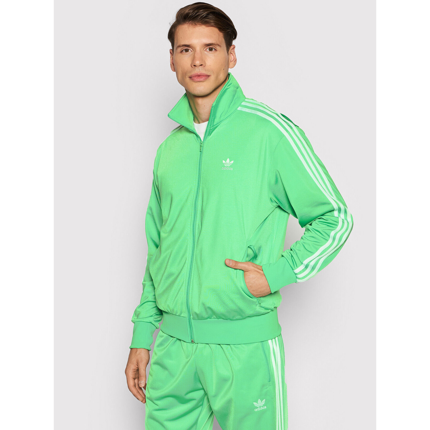 adidas Суитшърт adicolor Classics Firebird H06717 Зелен Standard Fit - Pepit.bg