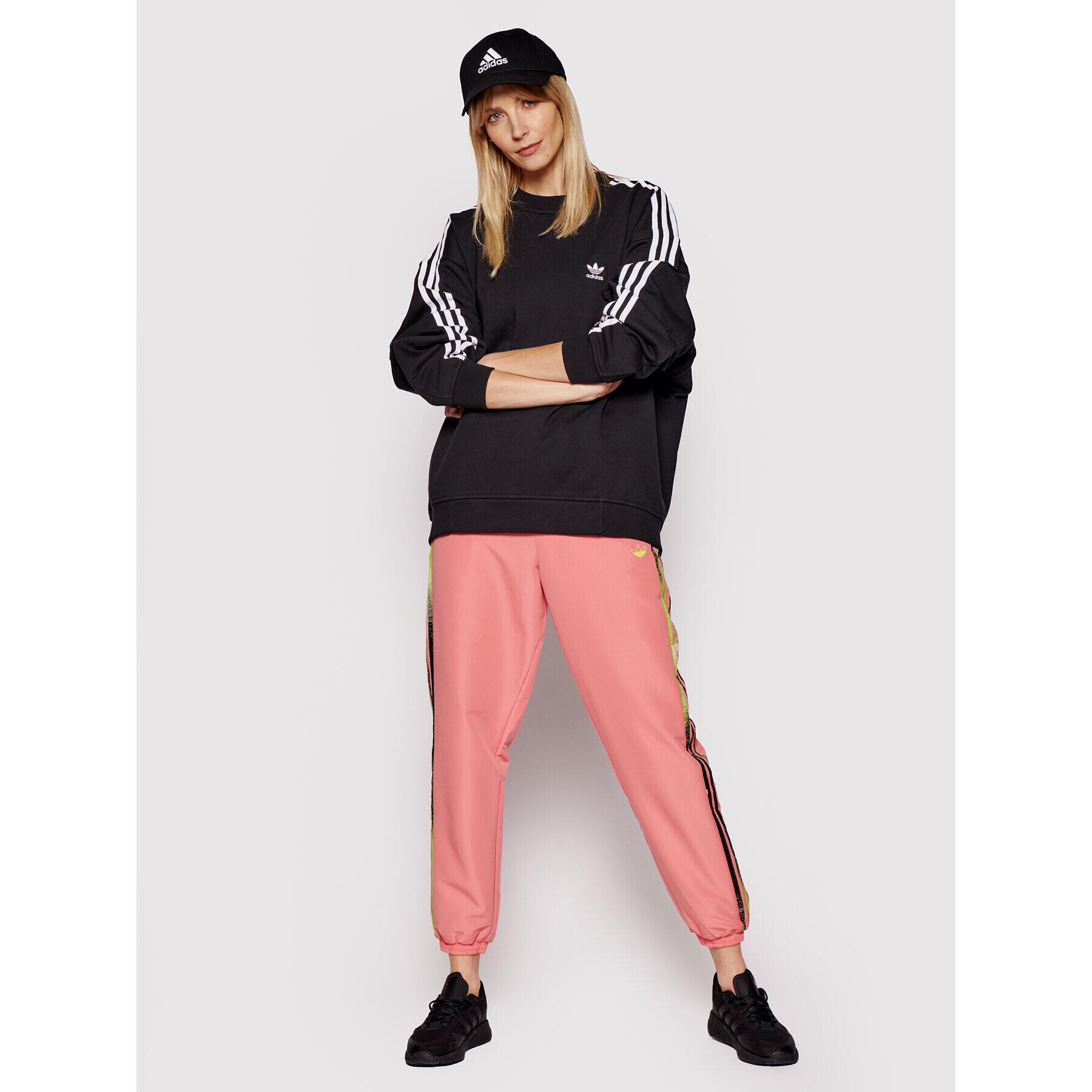 adidas Суитшърт adicolor Classics GN2783 Черен Oversize - Pepit.bg