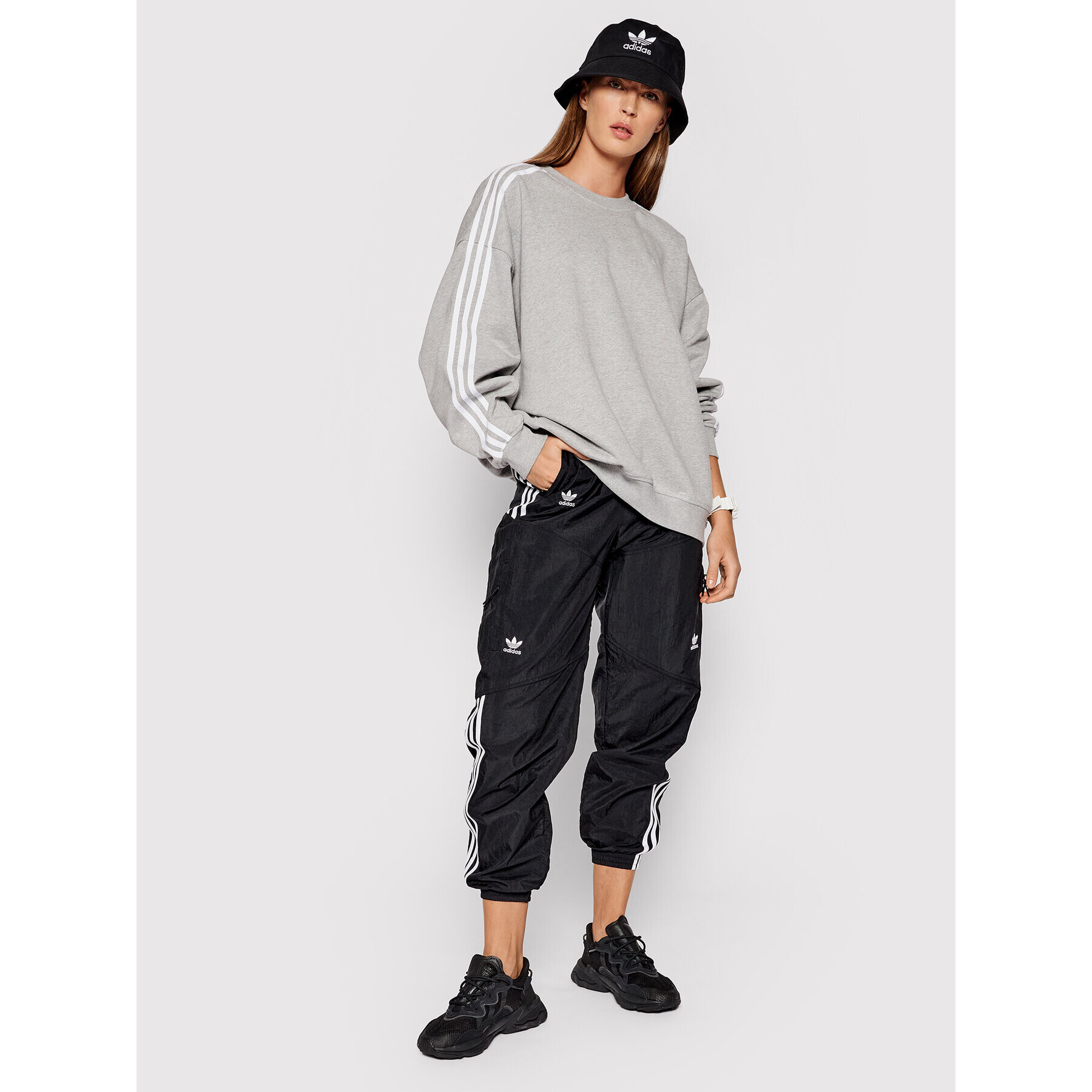 adidas Суитшърт adicolor Classics H33538 Сив Oversize - Pepit.bg