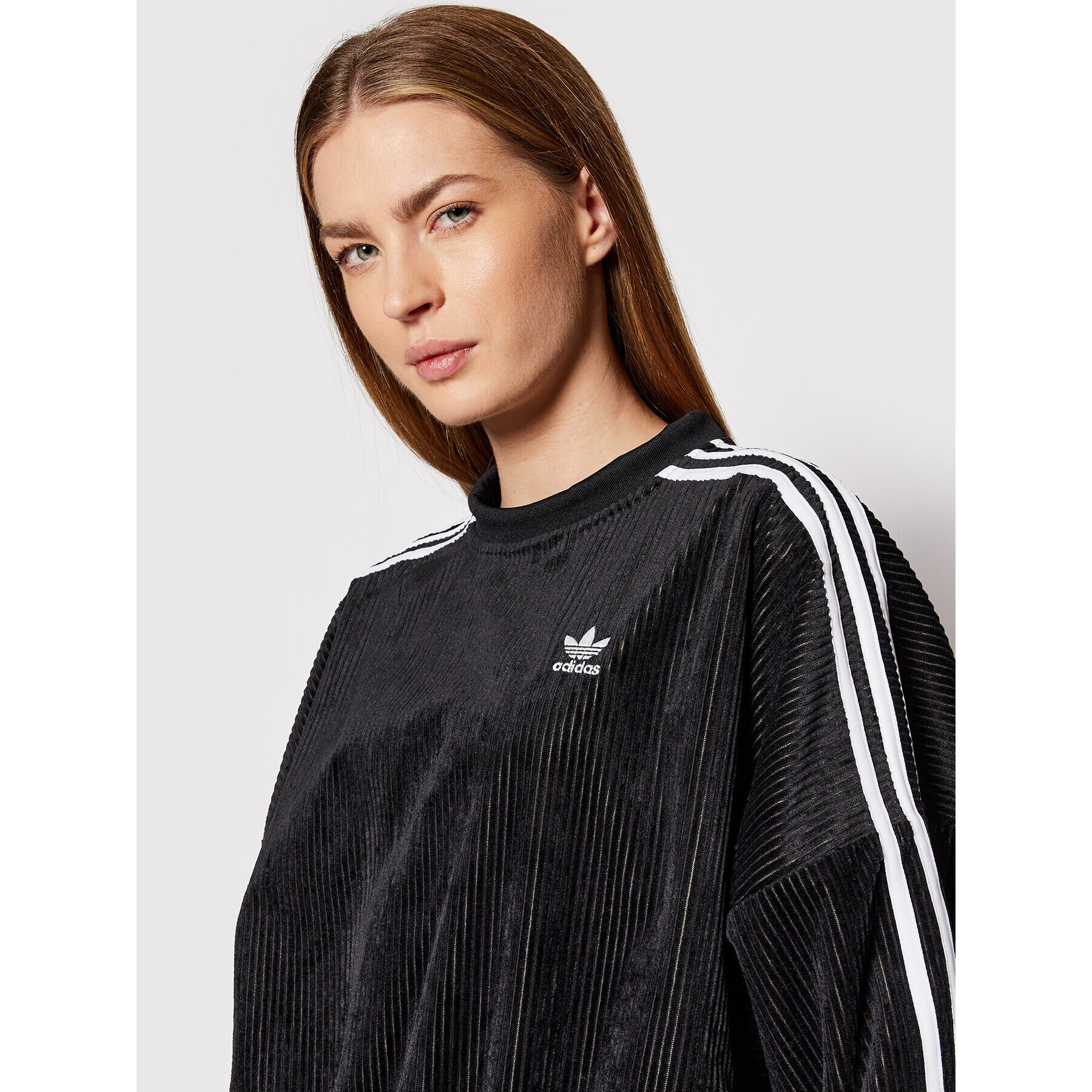 adidas Суитшърт adicolor Classics H37848 Черен Oversize - Pepit.bg