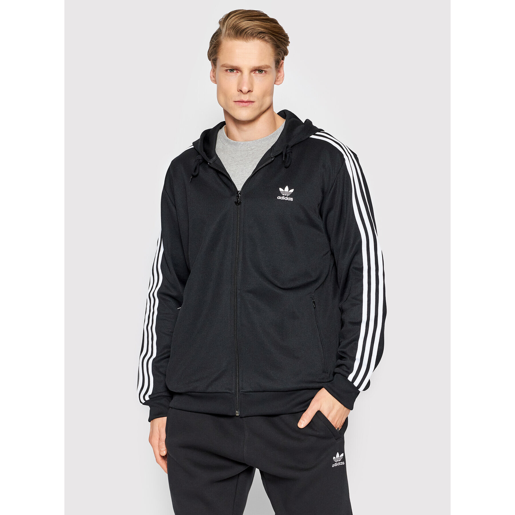 adidas Суитшърт adicolor Classics HB9512 Черен Standard Fit - Pepit.bg