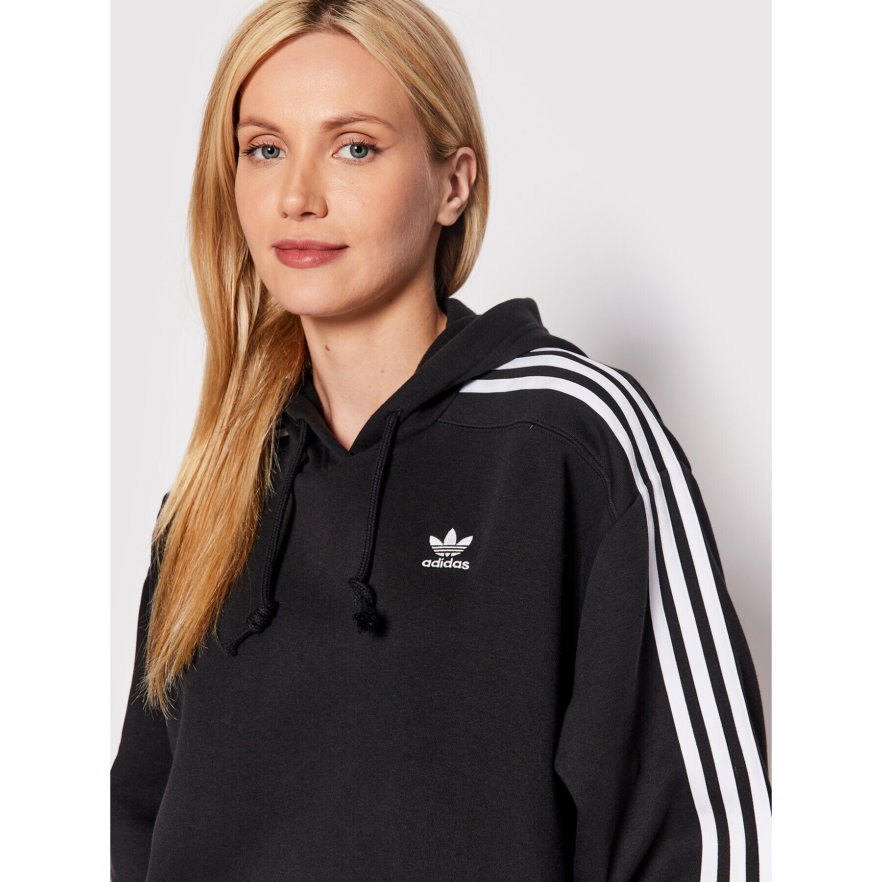 adidas Суитшърт adicolor Classics HC2016 Черен Relaxed Fit - Pepit.bg