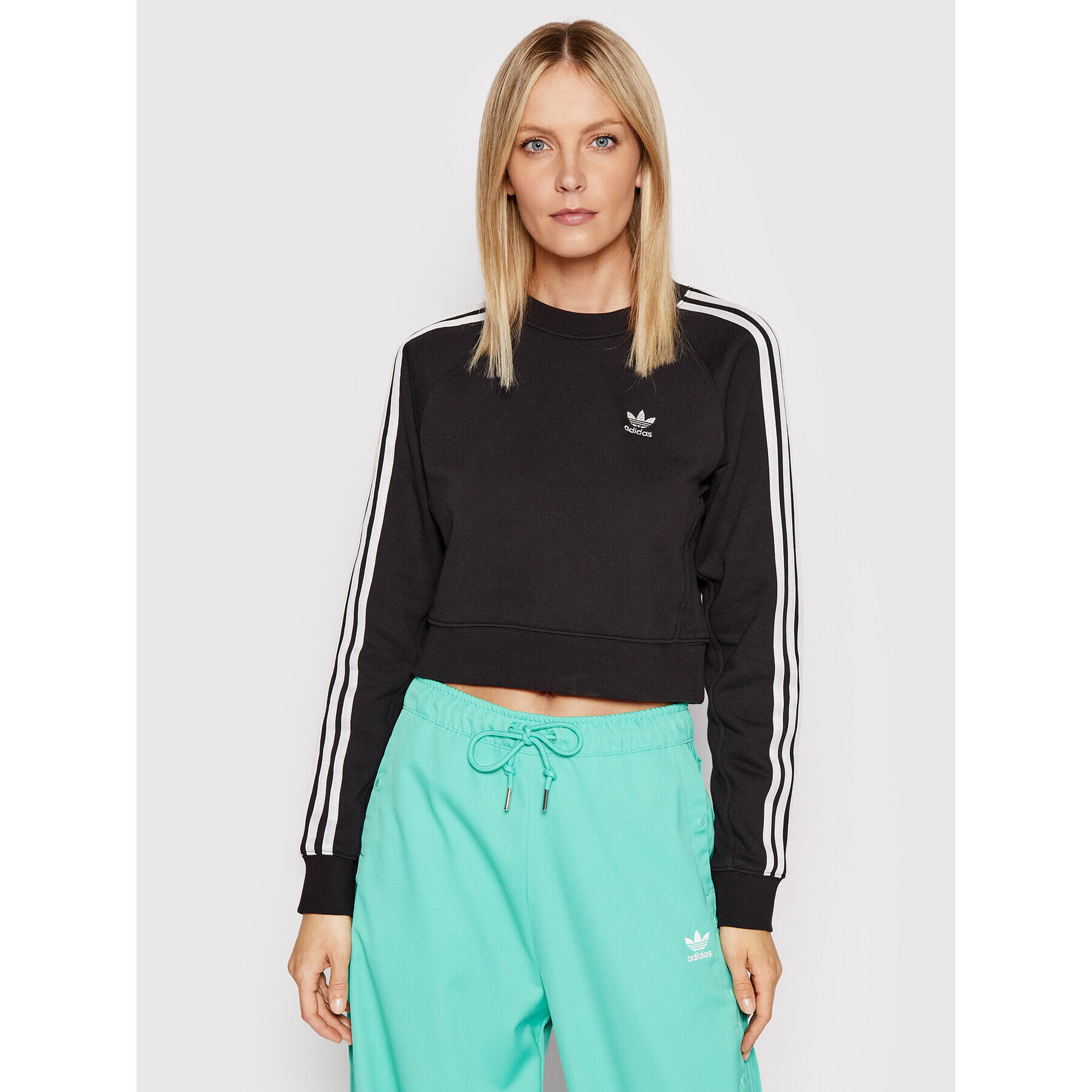 adidas Суитшърт adicolor Classics High Shine HF7530 Черен Regular Fit - Pepit.bg