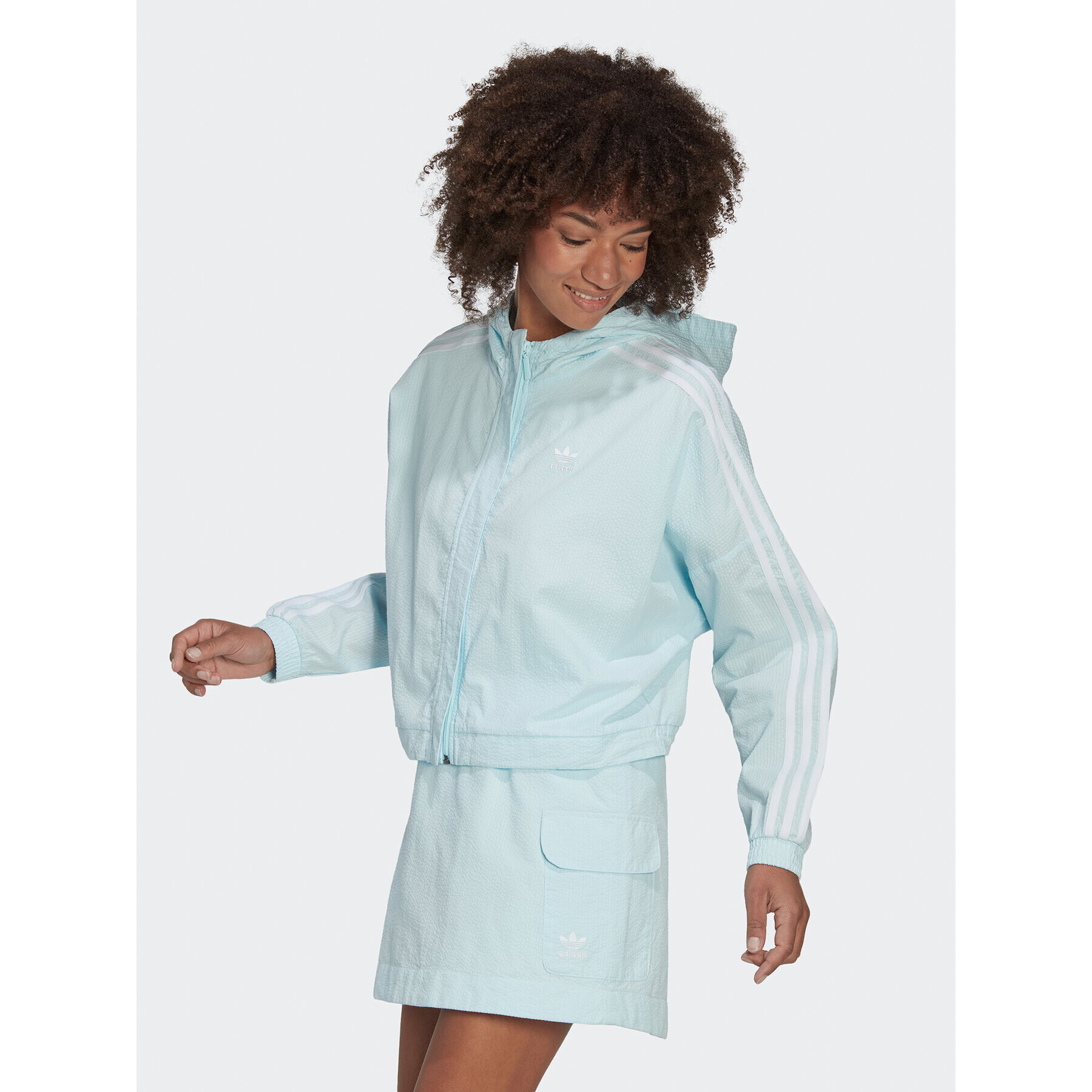 adidas Суитшърт adicolor Classics HL9305 Син Relaxed Fit - Pepit.bg