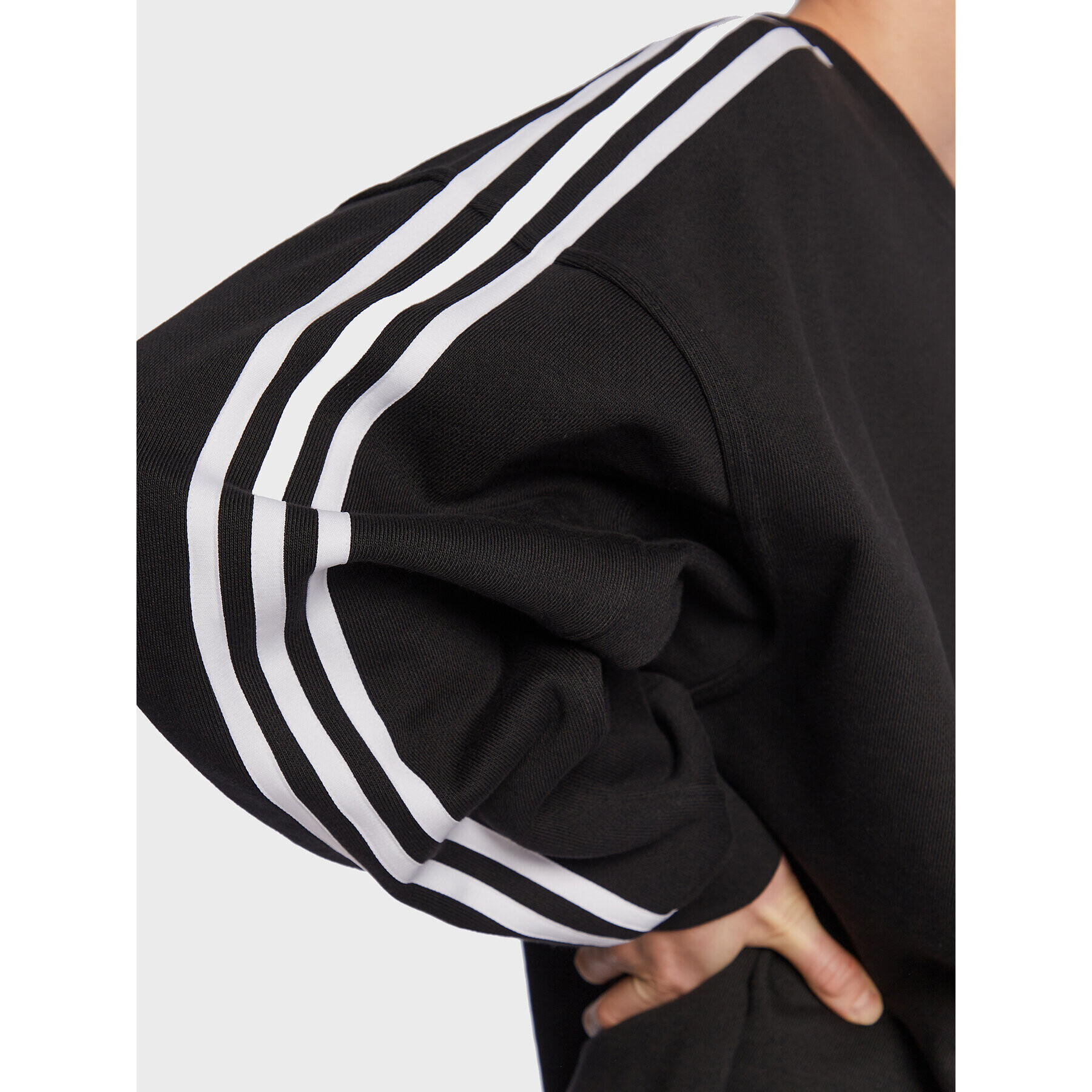 adidas Суитшърт Adicolor Classics Oversized Sweatshirt IB7444 Черен Relaxed Fit - Pepit.bg