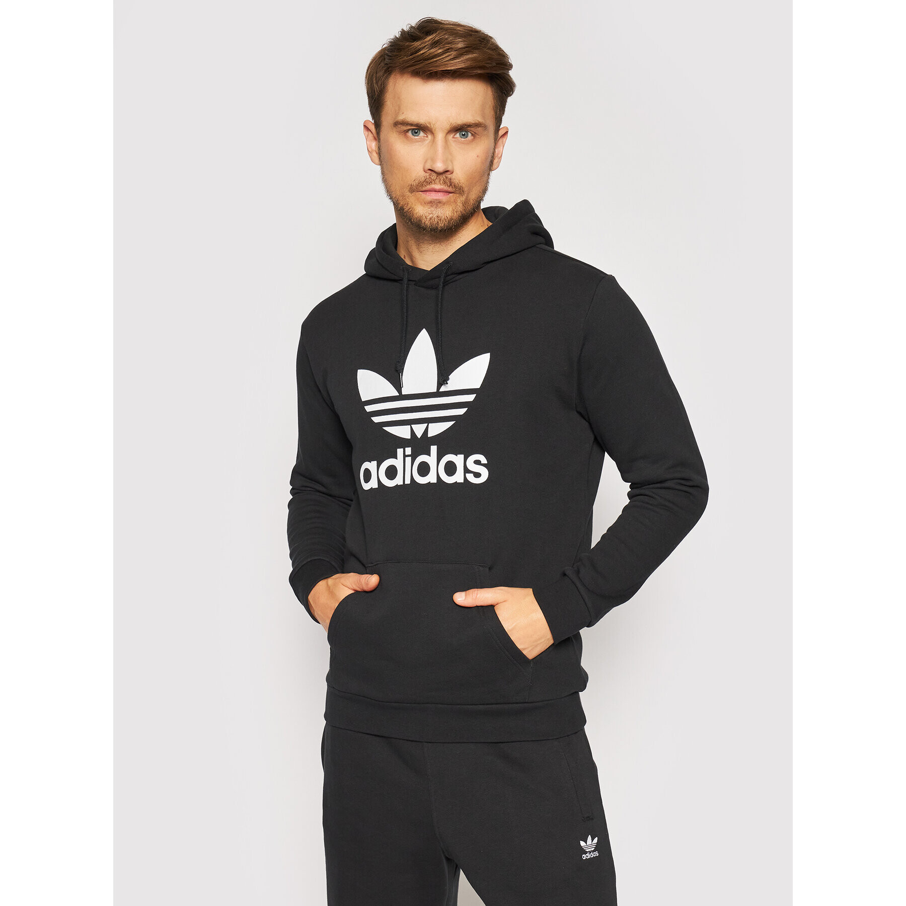 adidas Суитшърт adicolor Classics Trefoil Черен Regular Fit - Pepit.bg